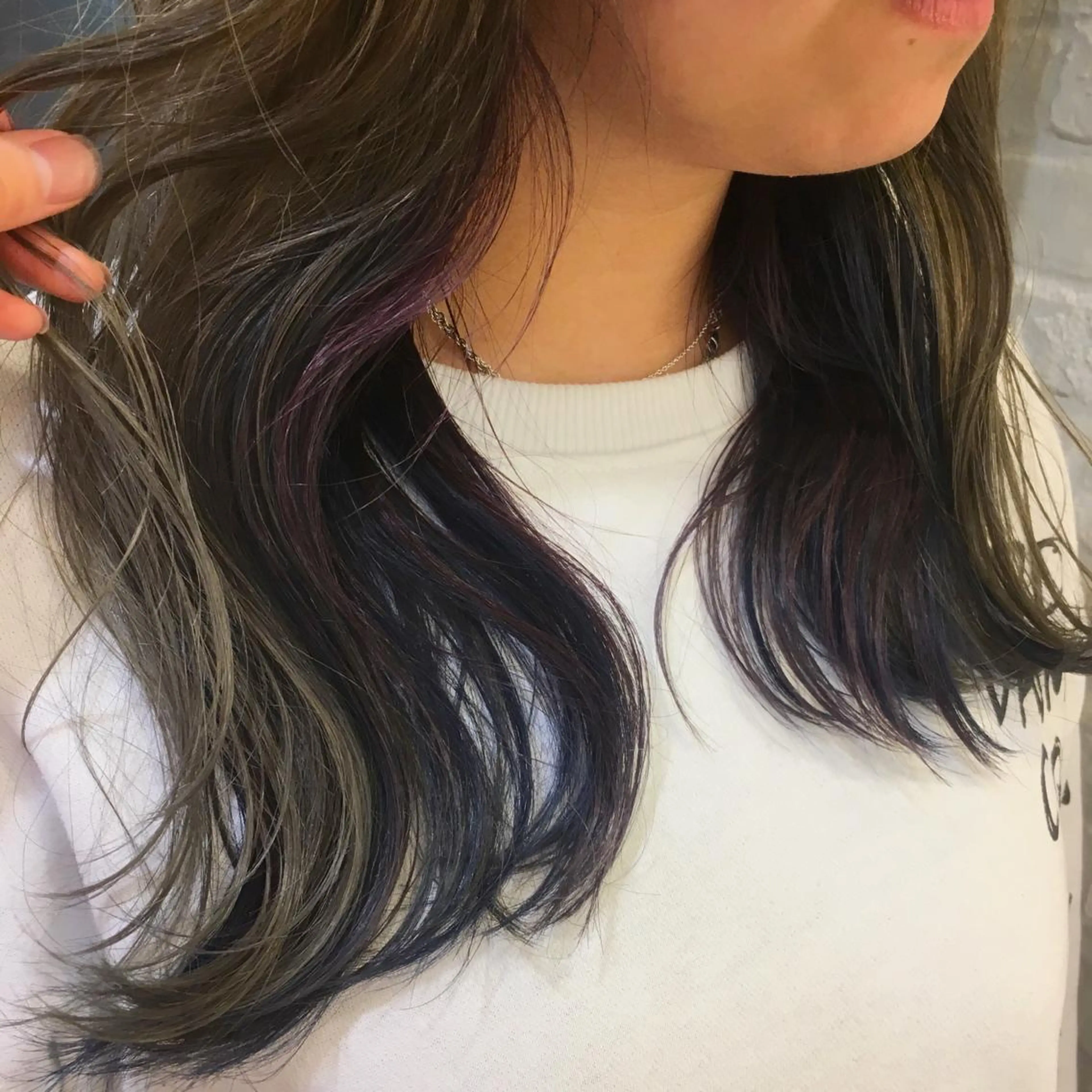 セミロング カラー インナーカラー 加藤 あやみのヘアスタイル