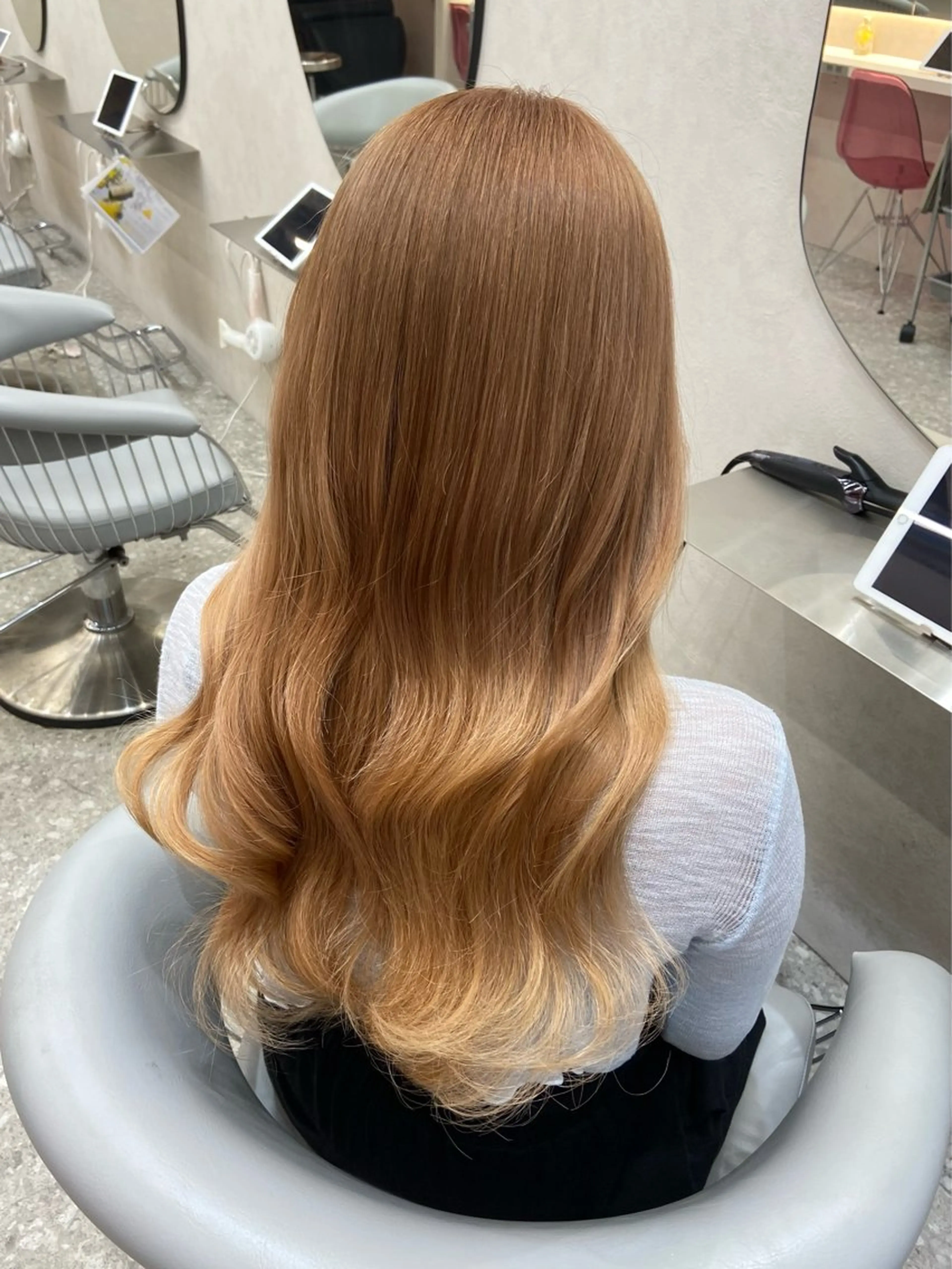 ロング カラー ベージュカラー ブリーチ ケアブリーチ ダブルカラー ミルクティーベージュ 新宿/韓国ヘア 中明度カラー/かやのヘアスタイル