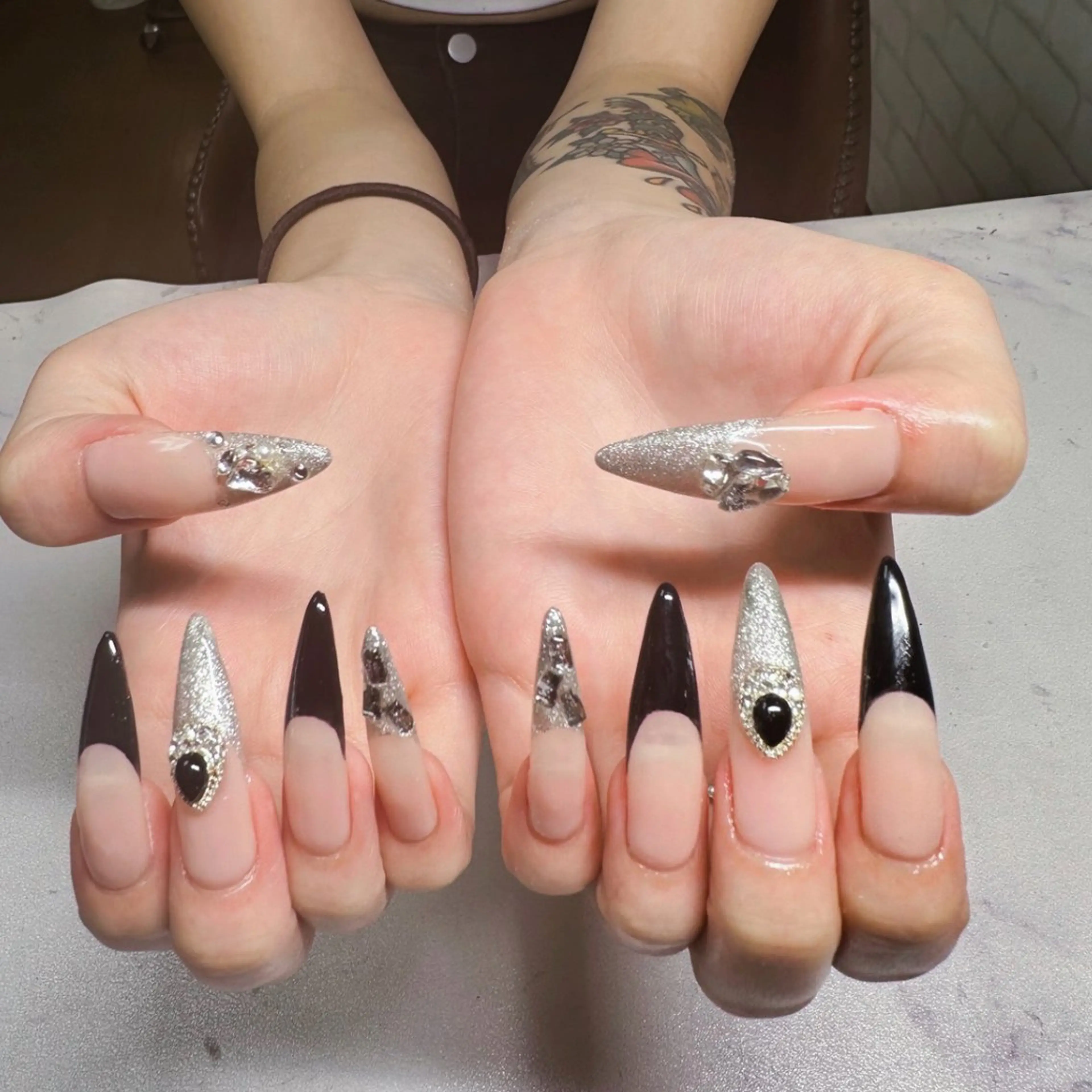 ネイル ハンドネイル Chiara チップ長さ出しのネイルデザイン