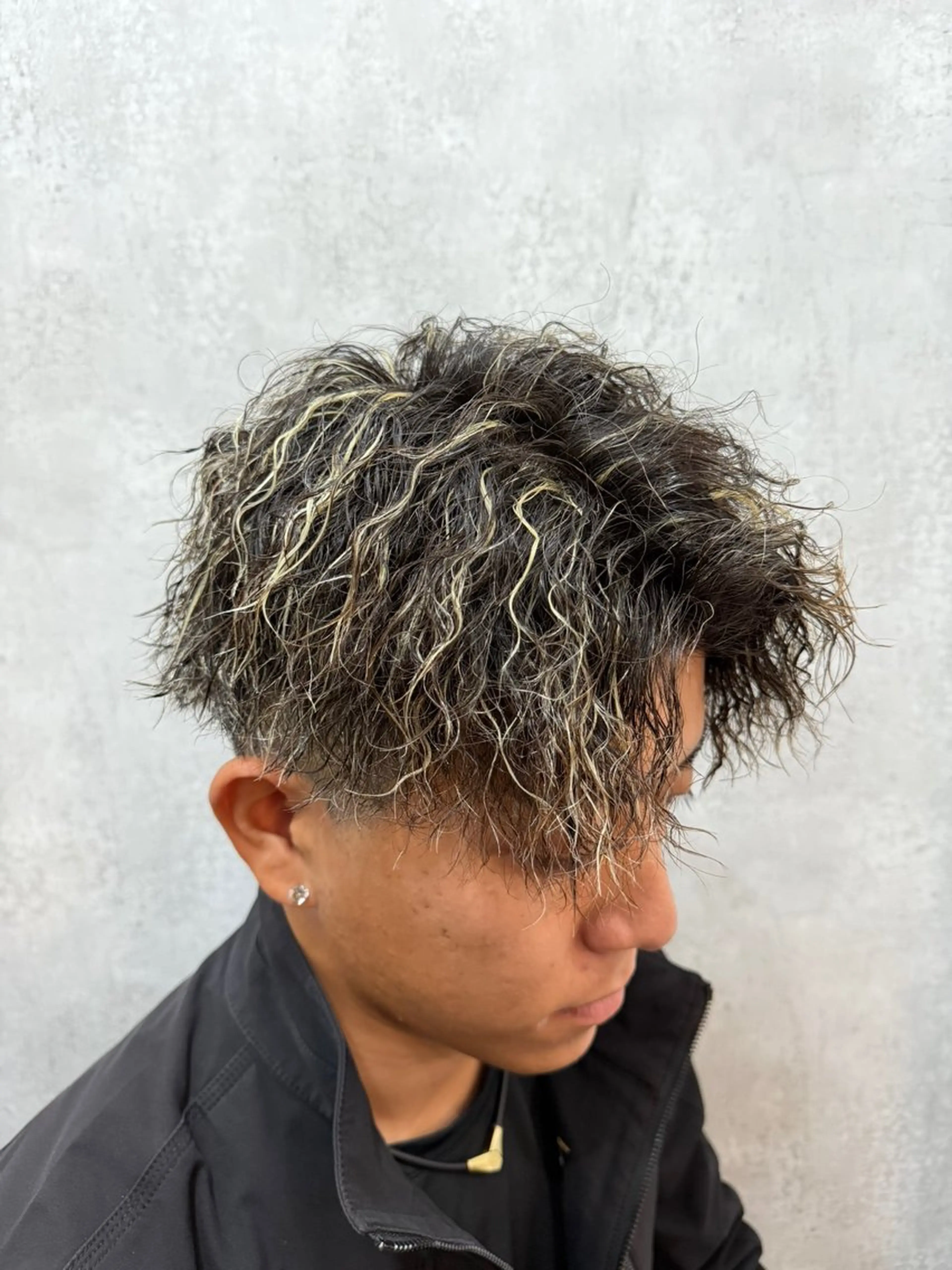 【💎トレンドの質感へ💎】骨格矯正カット＋ツイストスパイラルパーマの写真