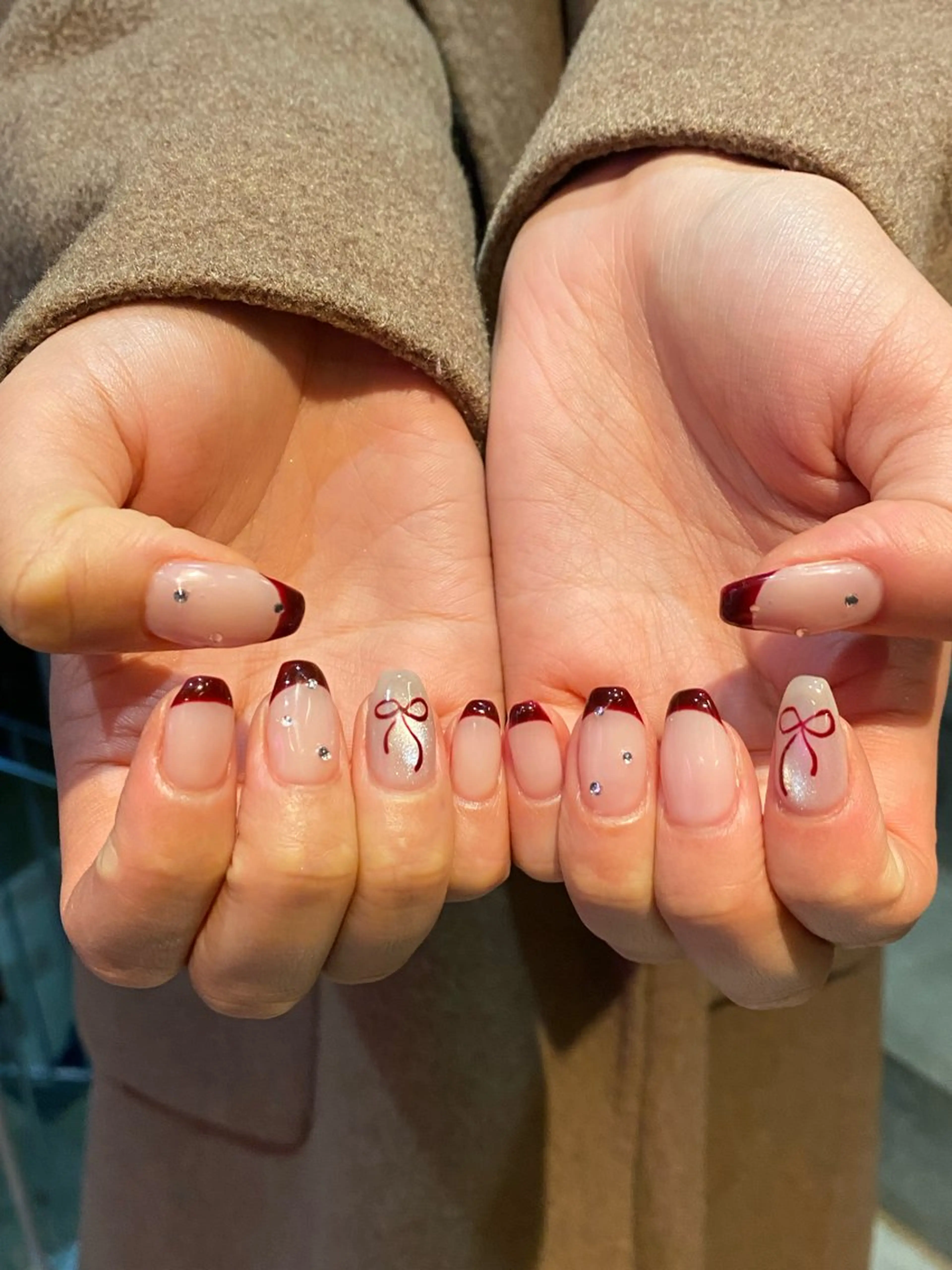 ネイル ボルドー フレンチネイル ジェルネイル リボン ハンドネイル yuuka/池袋 🌙WOLTOKYOのネイルデザイン