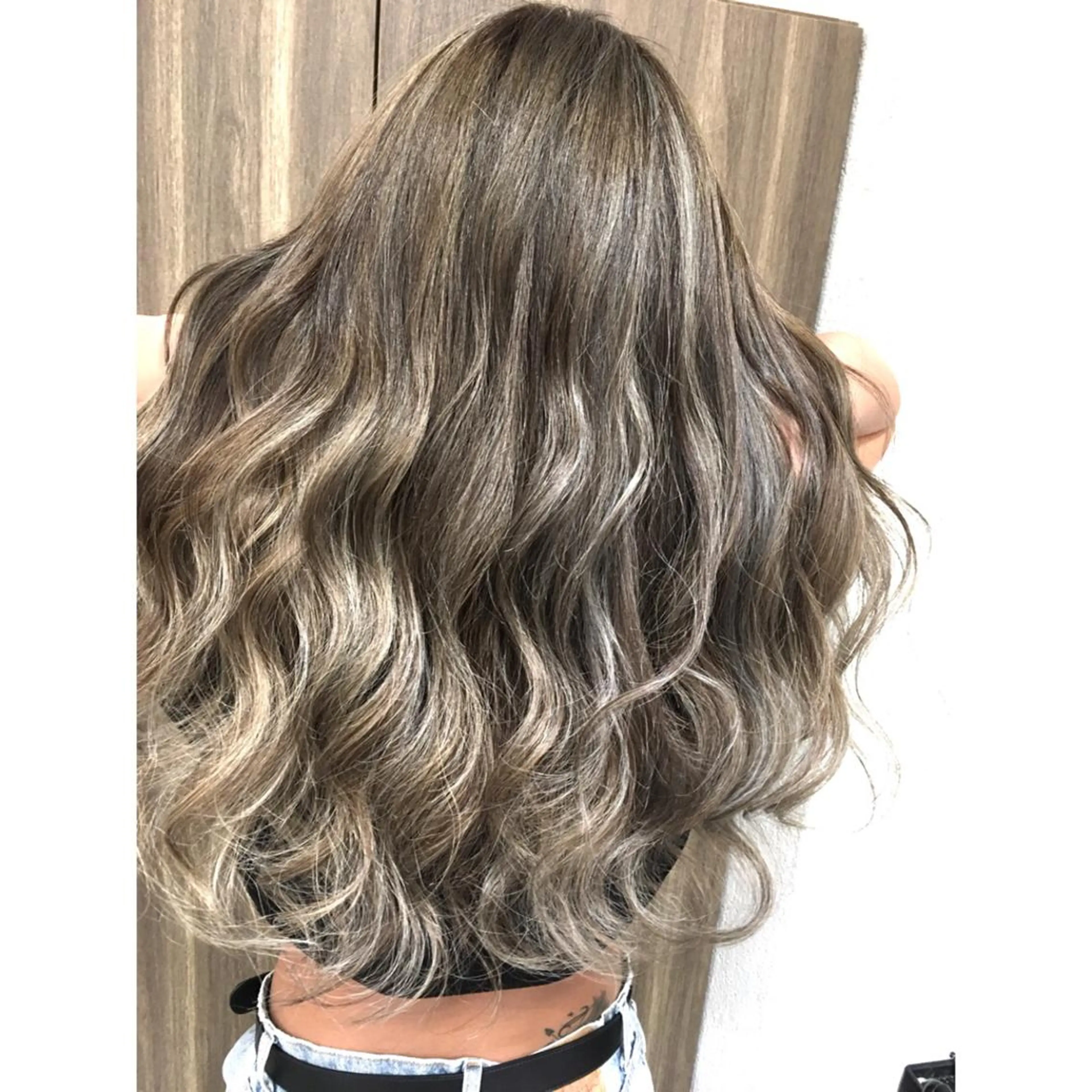 ロング カラー ハイライトカラー 3Dハイライト ハイライト ヘアカラー トリートメント 井上 一平のヘアスタイル