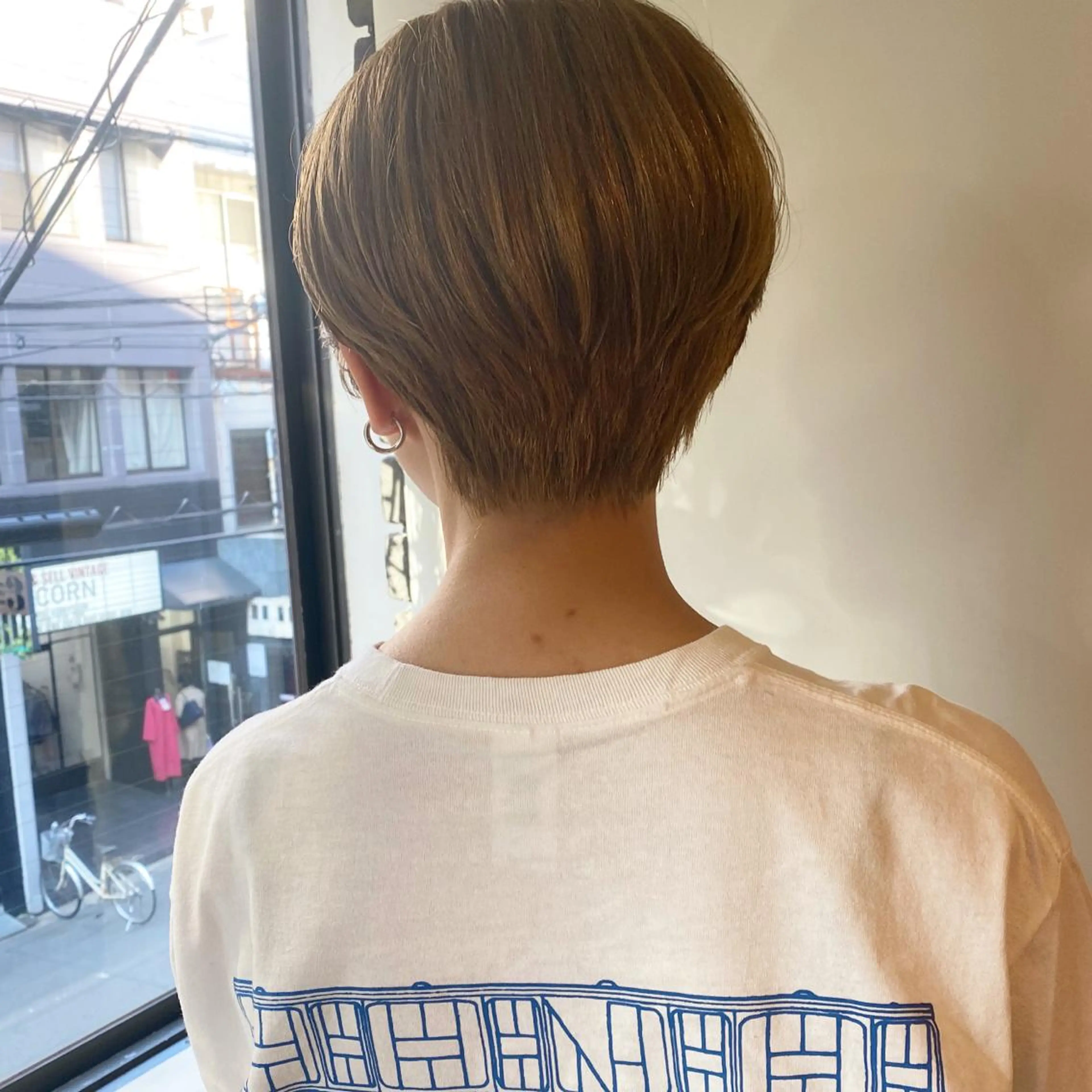 ショート カラー ヘアアレンジ ベージュカラー ブリーチ ケアブリーチ ハイトーンカラー ハイトーンベージュ GIVET (ジヴェ)所属・撮影モデル募集 🦋soemikaのヘアスタイル