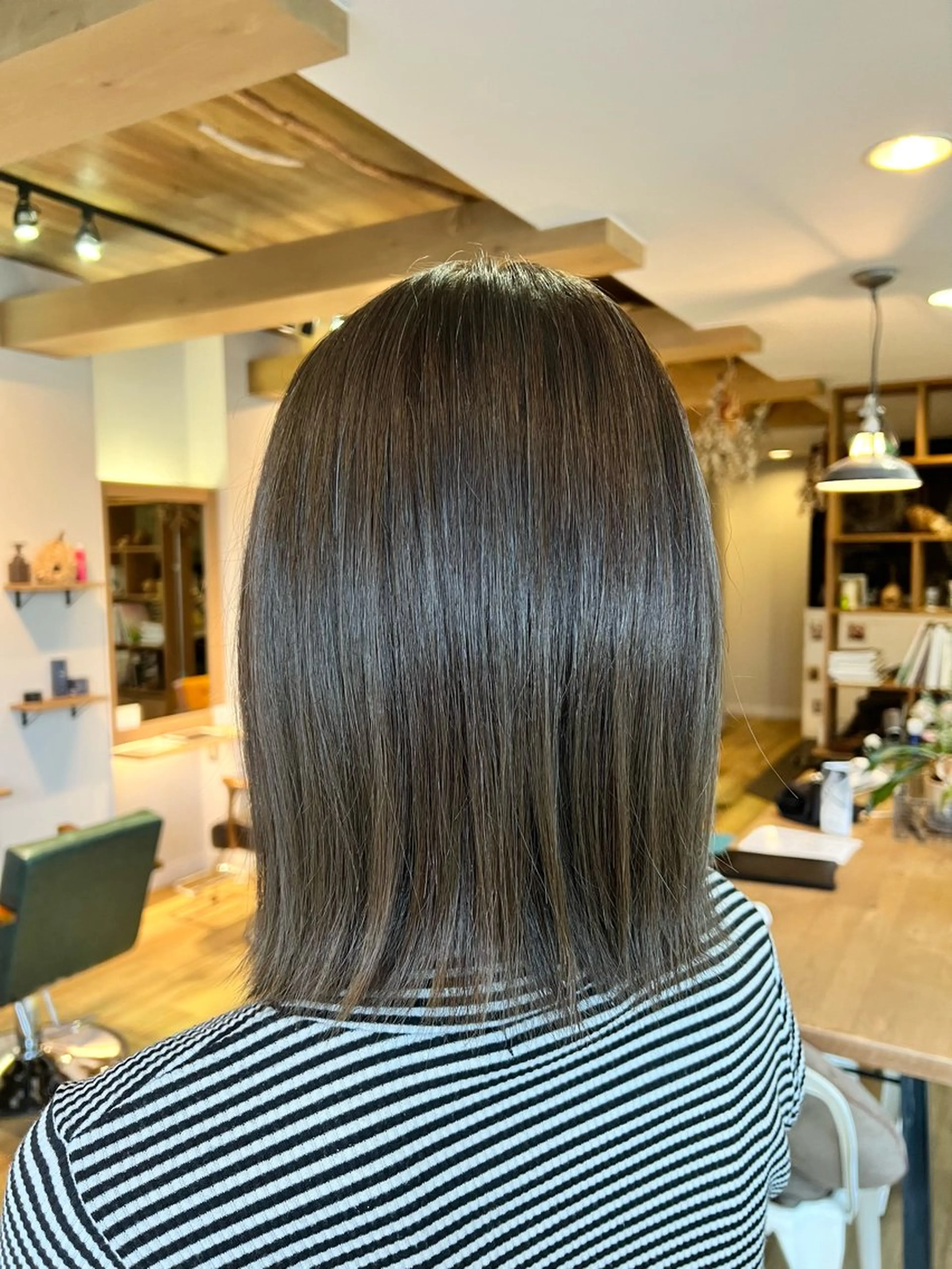 ミディアム カラー グレージュ オリーブグレージュ オリーブグレー ヘアカラー トリートメント ツキダテ ユイのヘアスタイル