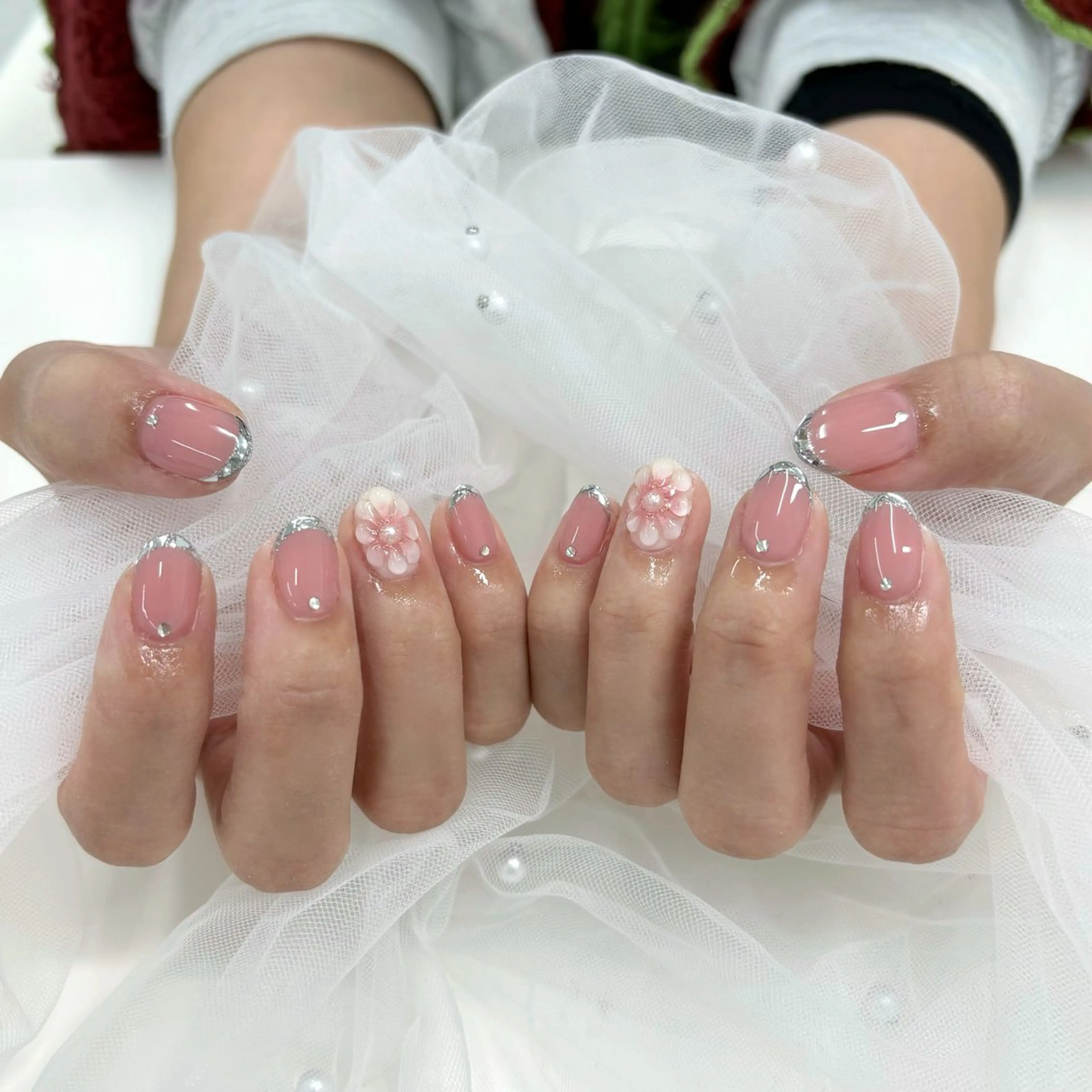 ネイル フレンチネイル ガラスフレンチ 秋元 琴音のネイルデザイン