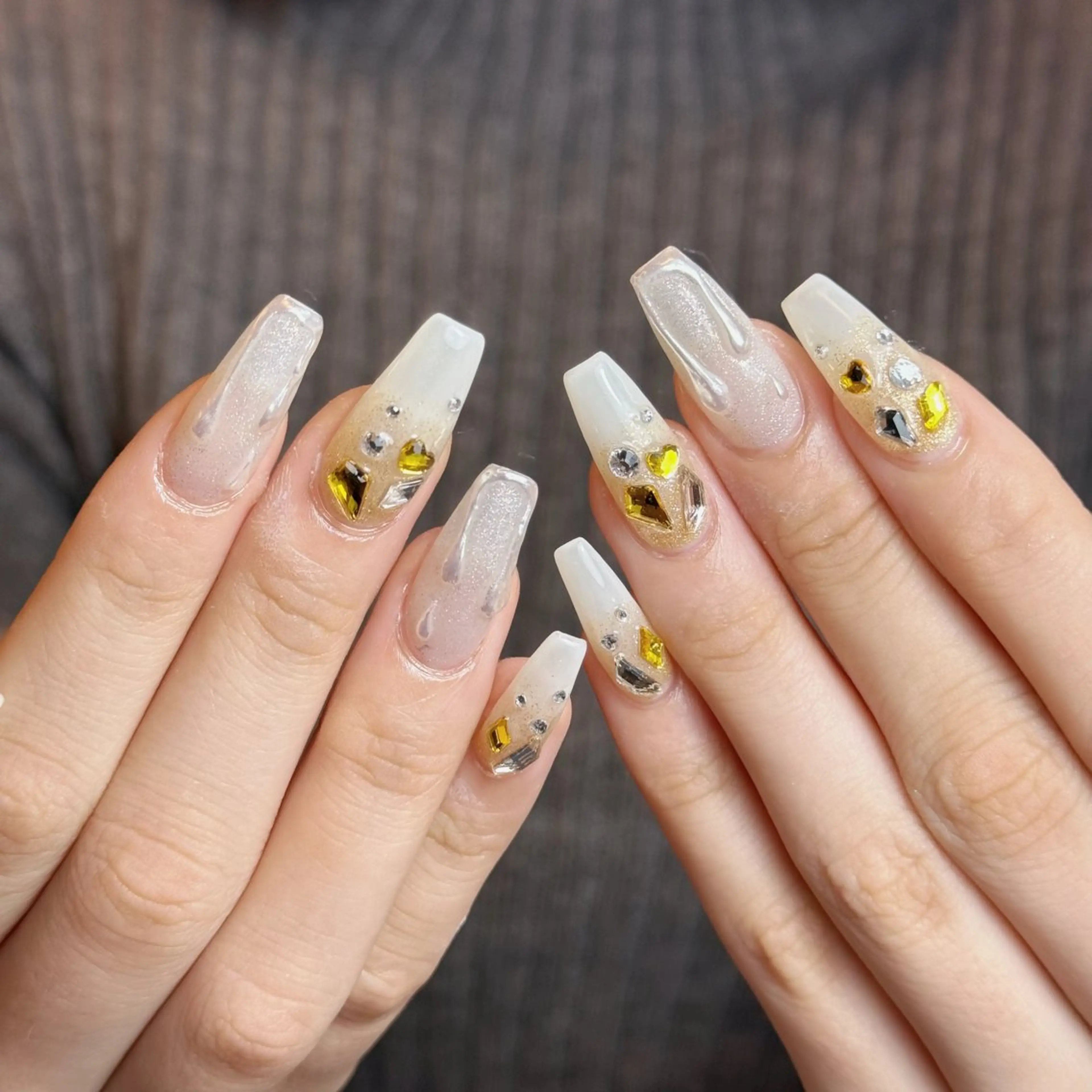 ネイル 長さ出し ガーリー 韓国ネイル ワンホンネイル nailsalon ChuColaのネイルデザイン