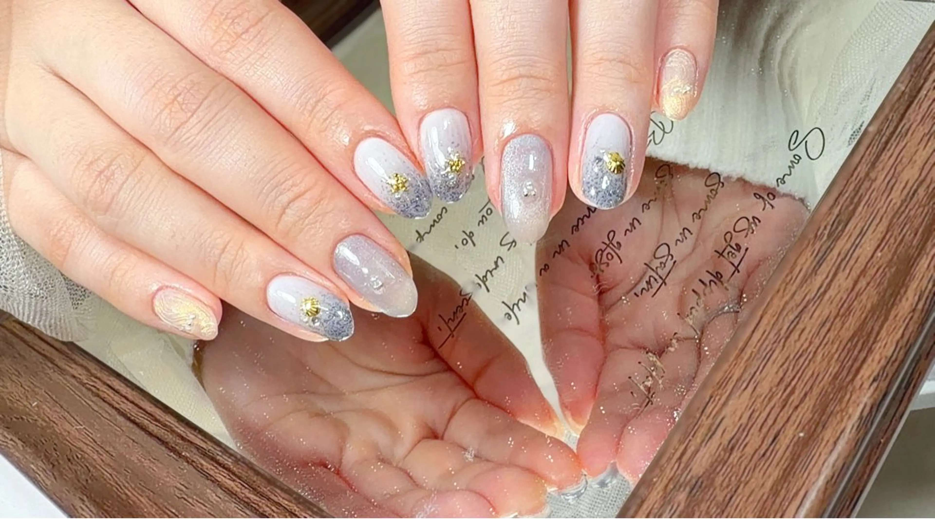 ネイル ハンドネイル YUMI ニュアンスnailsのネイルデザイン