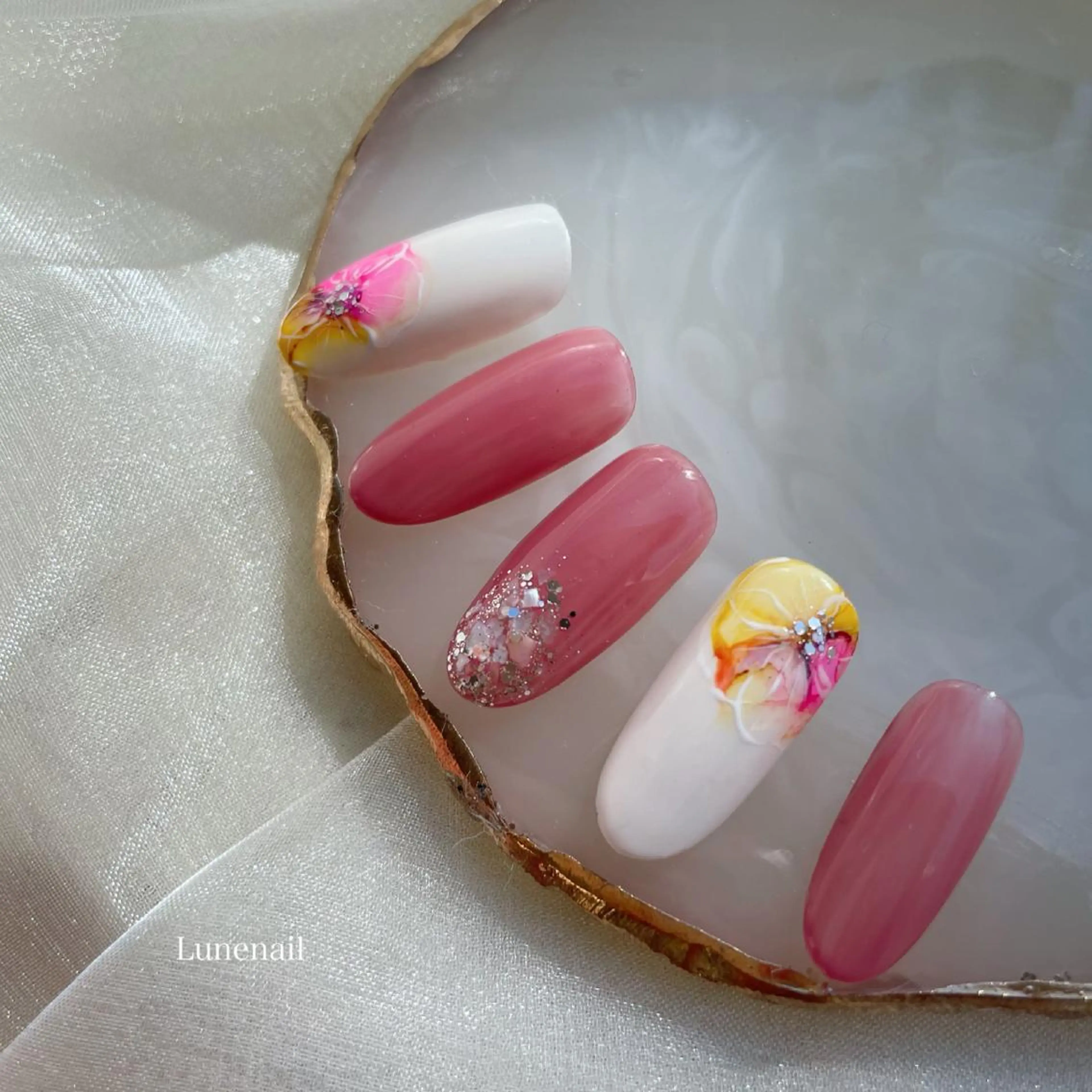 ミディアム Lunenail所属・Lune nailのネイルデザイン