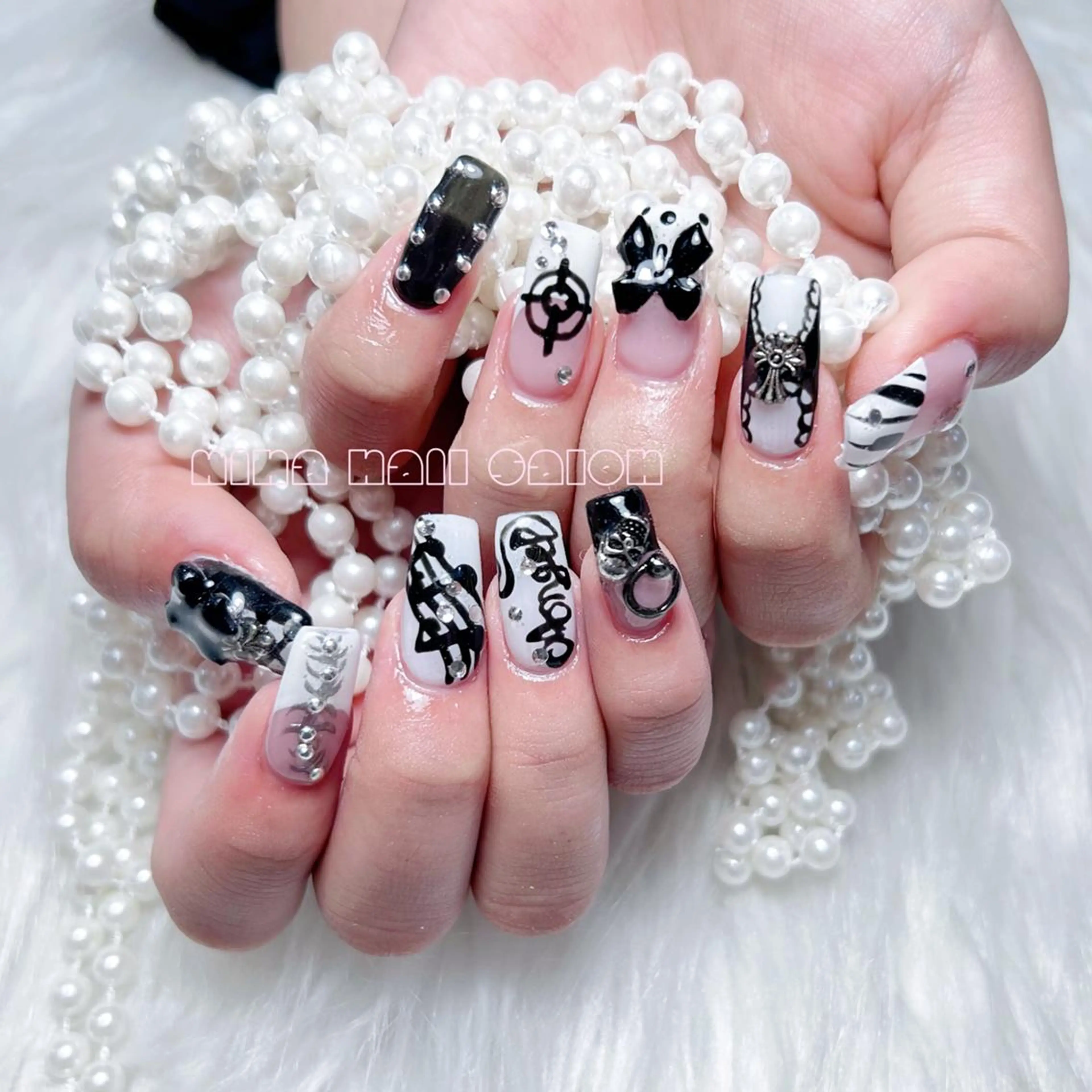 ネイル 🎀まゆ 🪽🐾のネイルデザイン