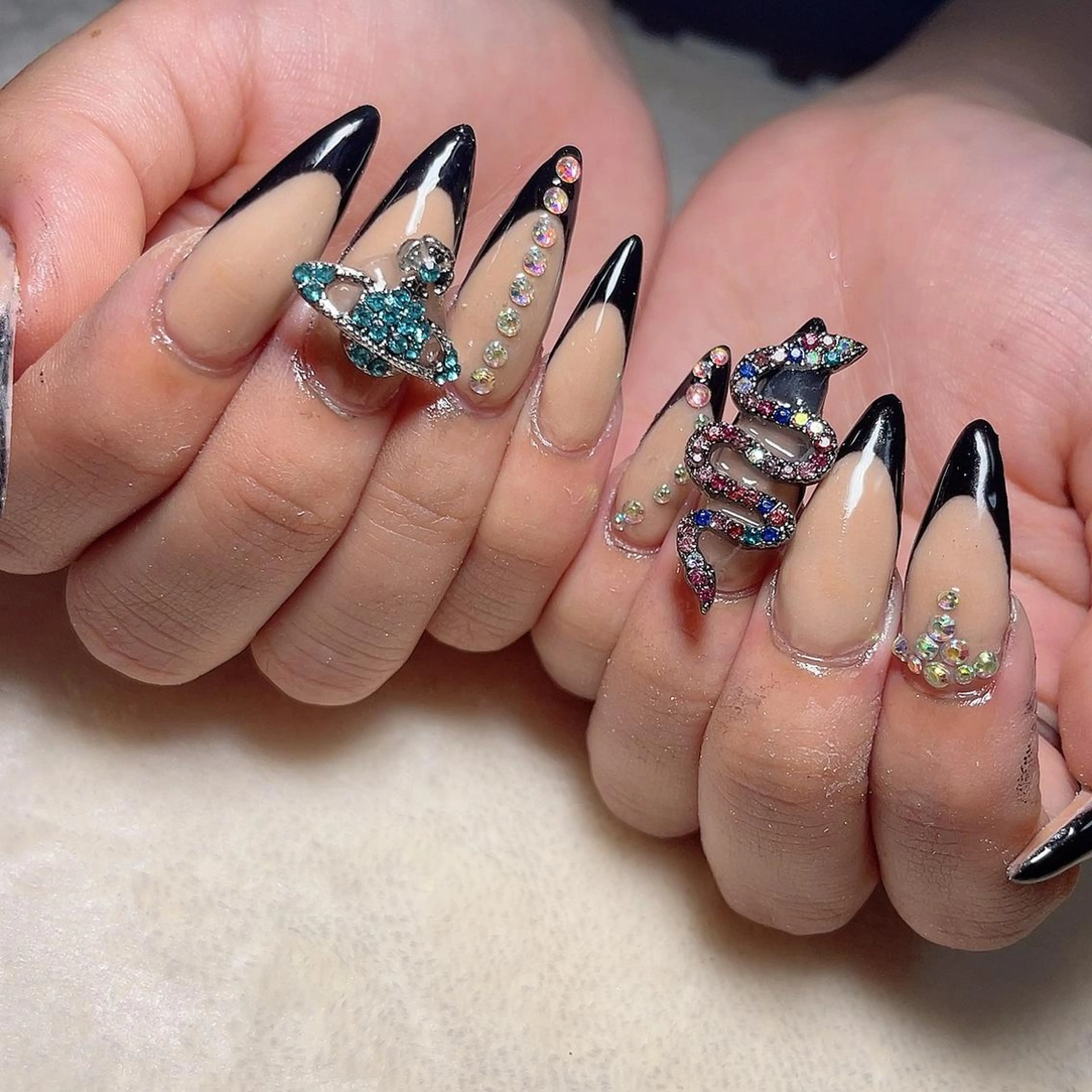 ロング 知花 梨花のネイルデザイン