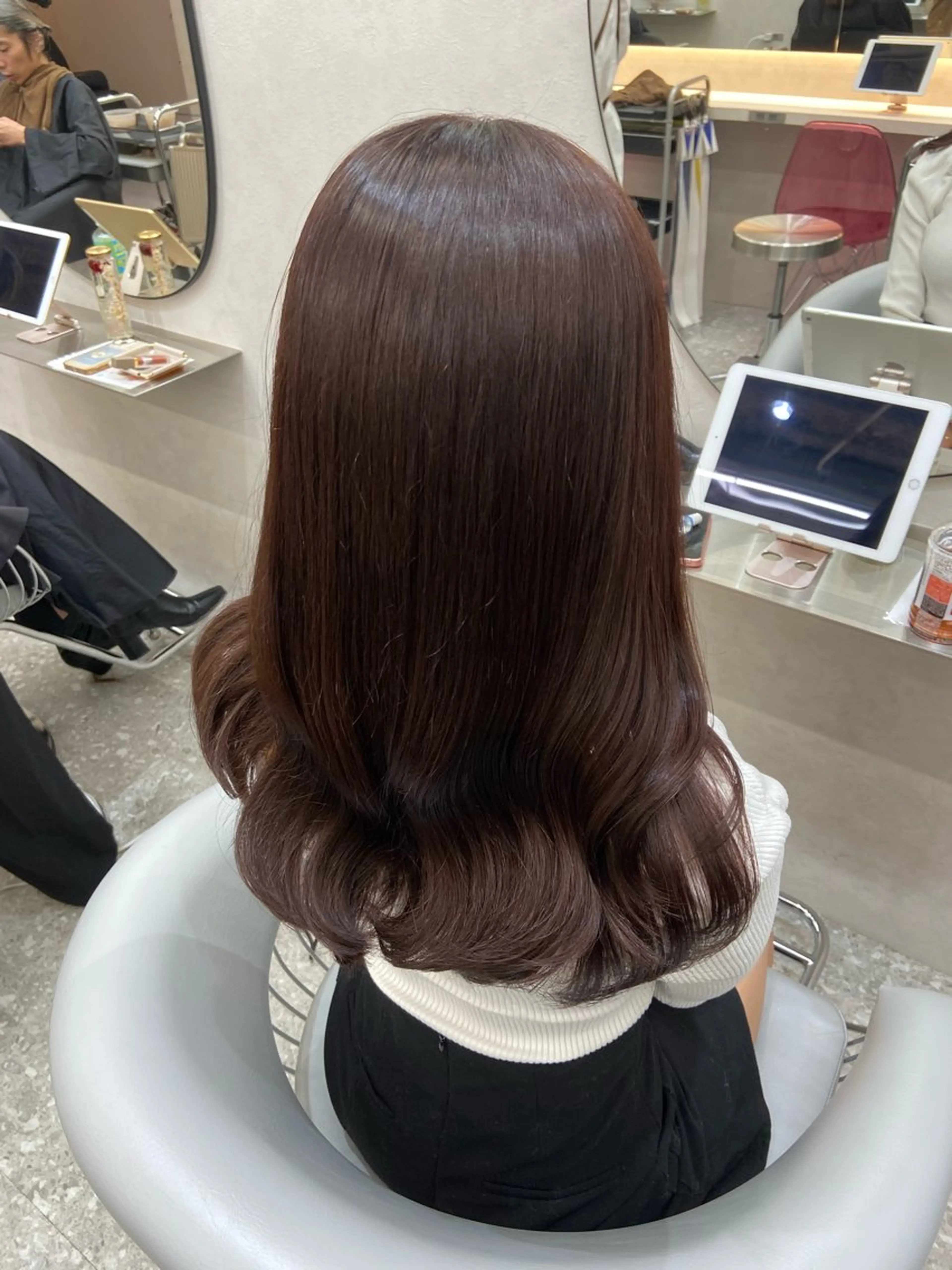 セミロング カラー ブラウンカラー チョコレートブラウン ピンクカラー ピンクブラウン くびれヘア カット ヘアカラー トリートメント 新宿/韓国ヘア 中明度カラー/かやのヘアスタイル