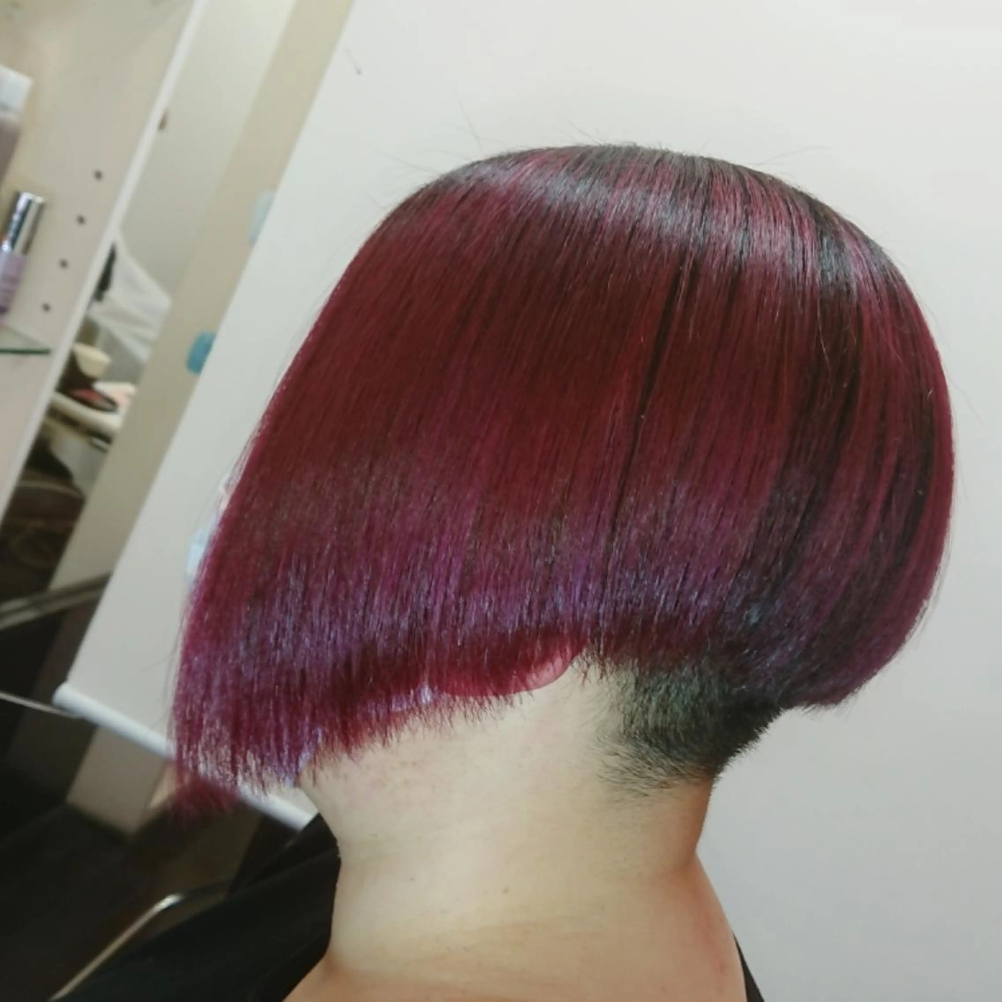 ショート カラー ブリーチ レッドカラー ボブ 縮毛矯正 遠藤 史秋のヘアスタイル