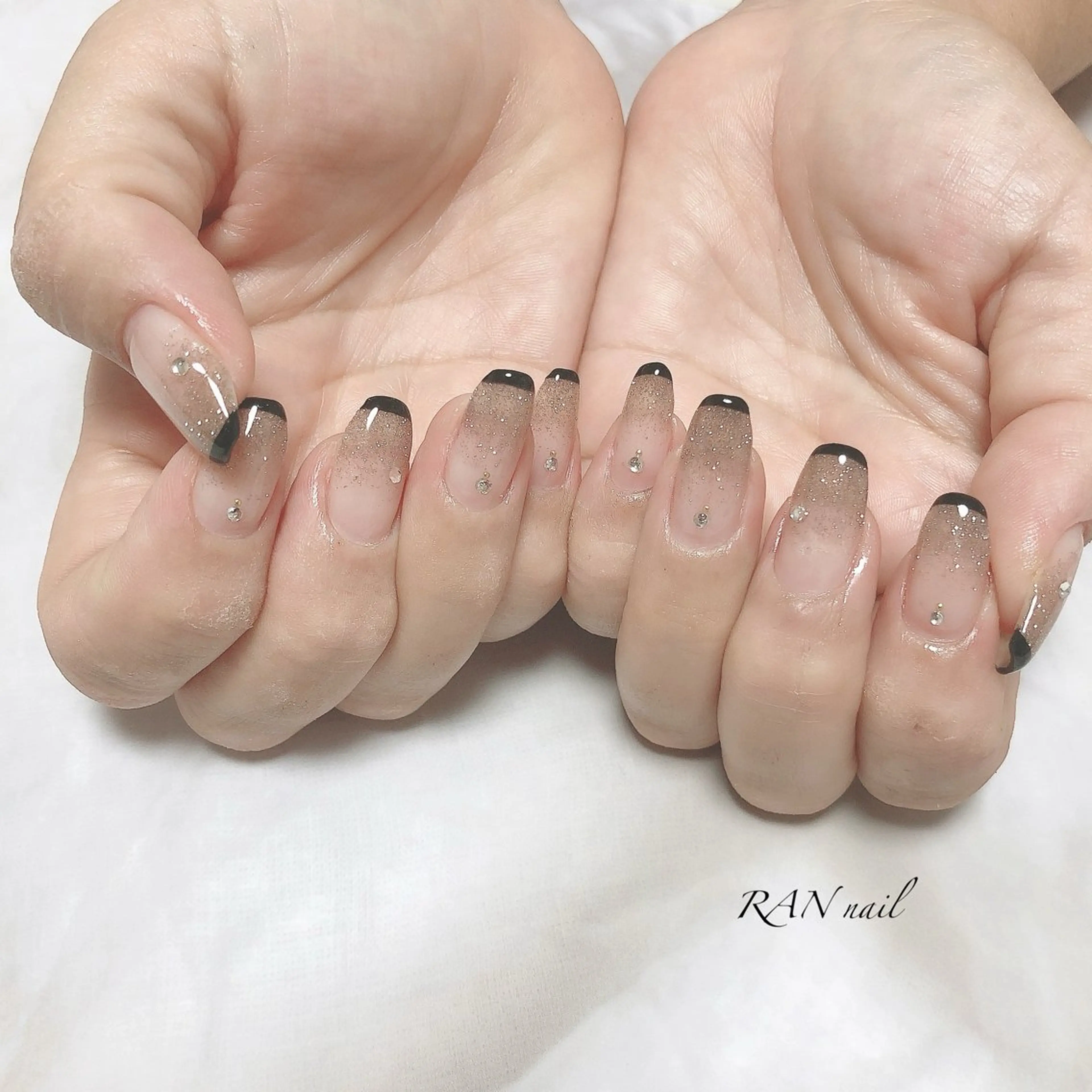 ネイル フラッシュネイル フレンチネイル ゴールド グラデーション キラキラネイル RAN nail 〜ランネイル〜所属・RAN nailのネイルデザイン