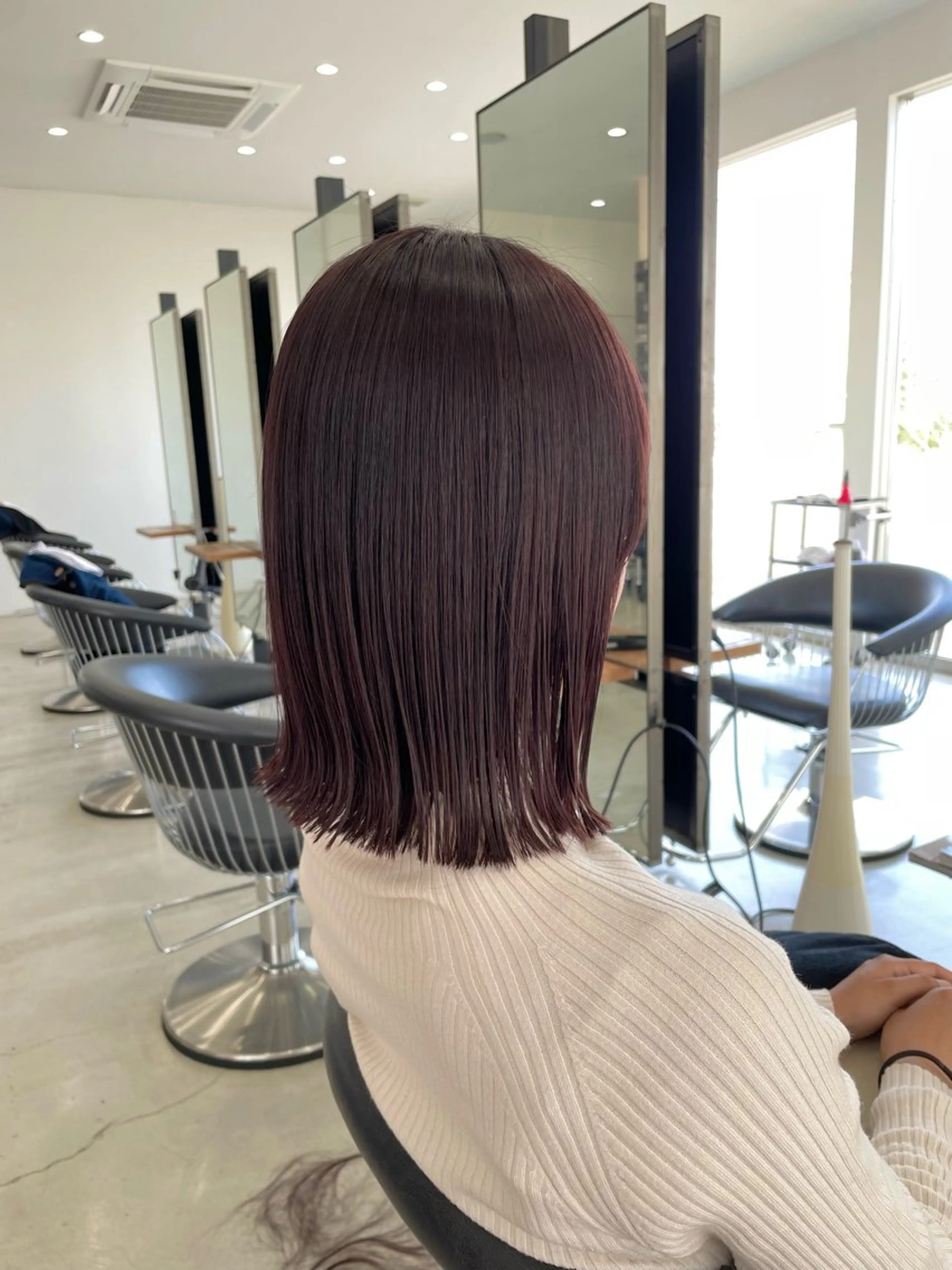 ミディアム ボブ 外ハネヘア カット ヘアカラー ヴァンキャトル所属・芳賀 風斗のヘアスタイル