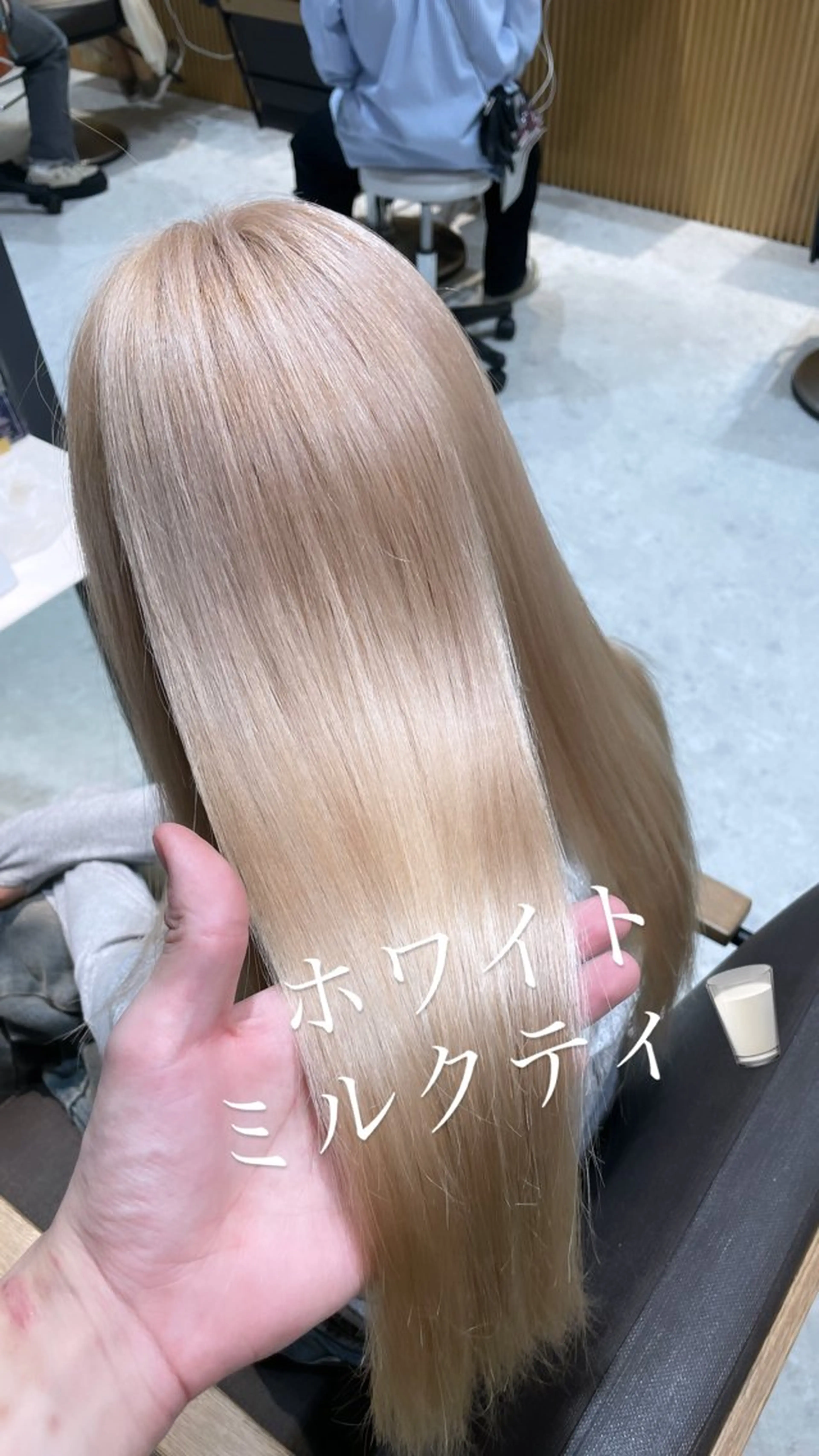 ロング カラー ハイトーンヘア れおん🌙のヘアスタイル