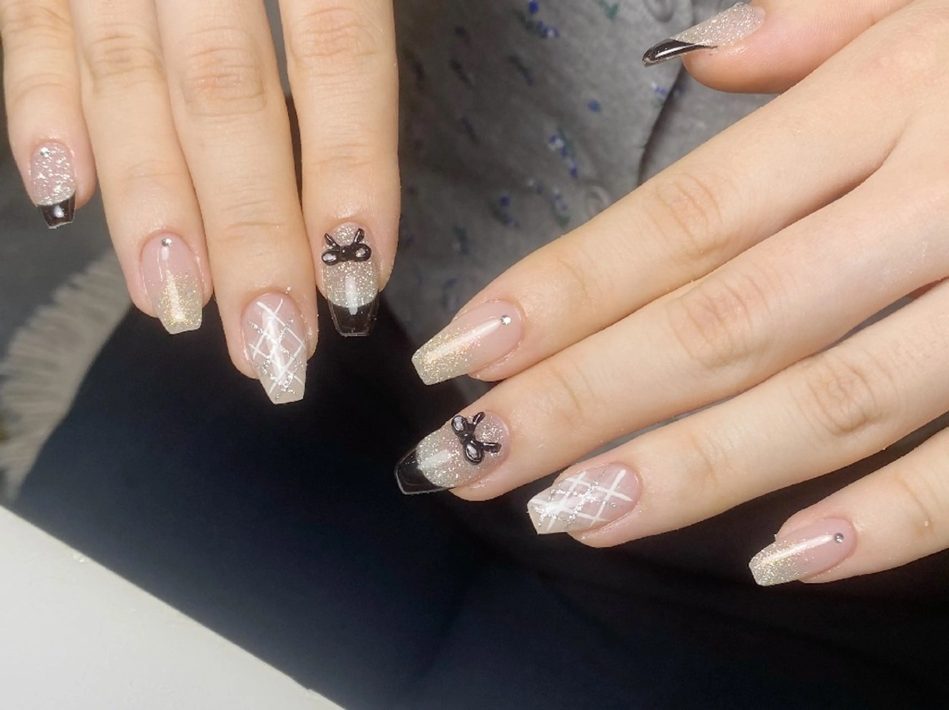 ネイル チークネイル フレンチネイル ジェルネイル ガーリー キラキラネイル ハンドネイル UM Nail Salonのネイルデザイン