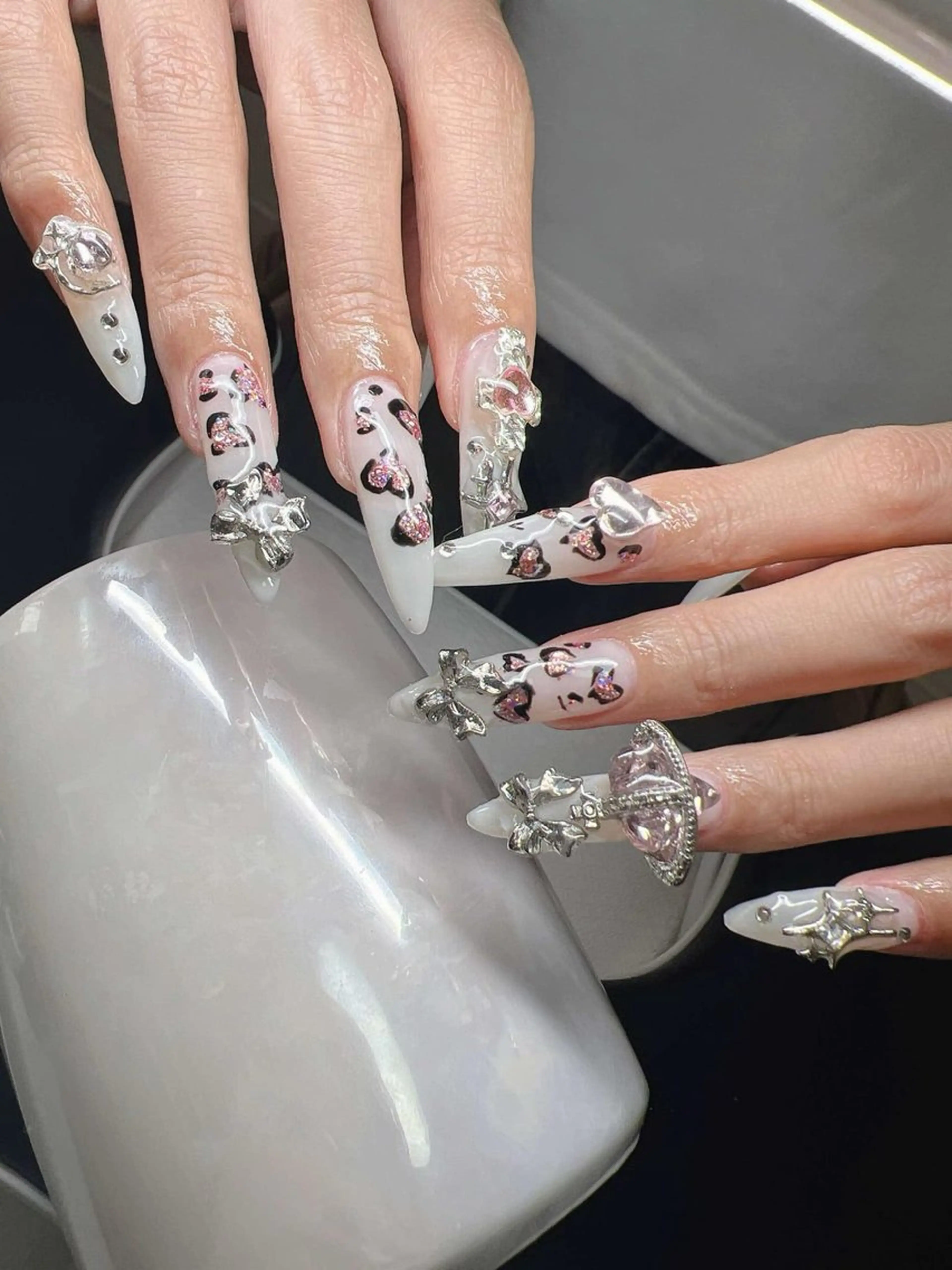 ネイル 長さ出し グラデーション 卒業式 キラキラネイル マグネットネイル Lee Nails チップ長さだし専門店のネイルデザイン