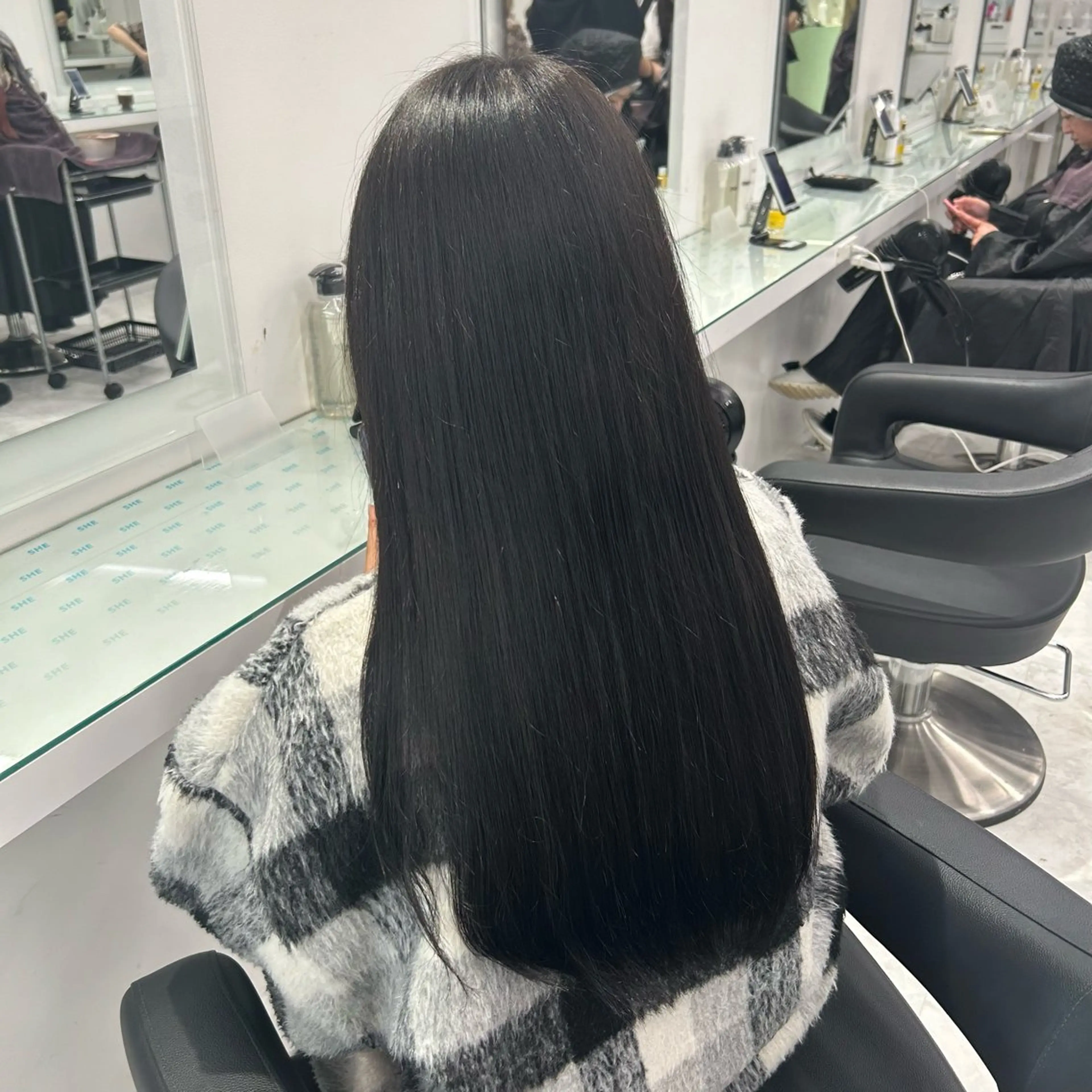 セミロング ヘアカラー 🤍大人っぽ韓国暗髪 🤍Asuka🤍のヘアスタイル