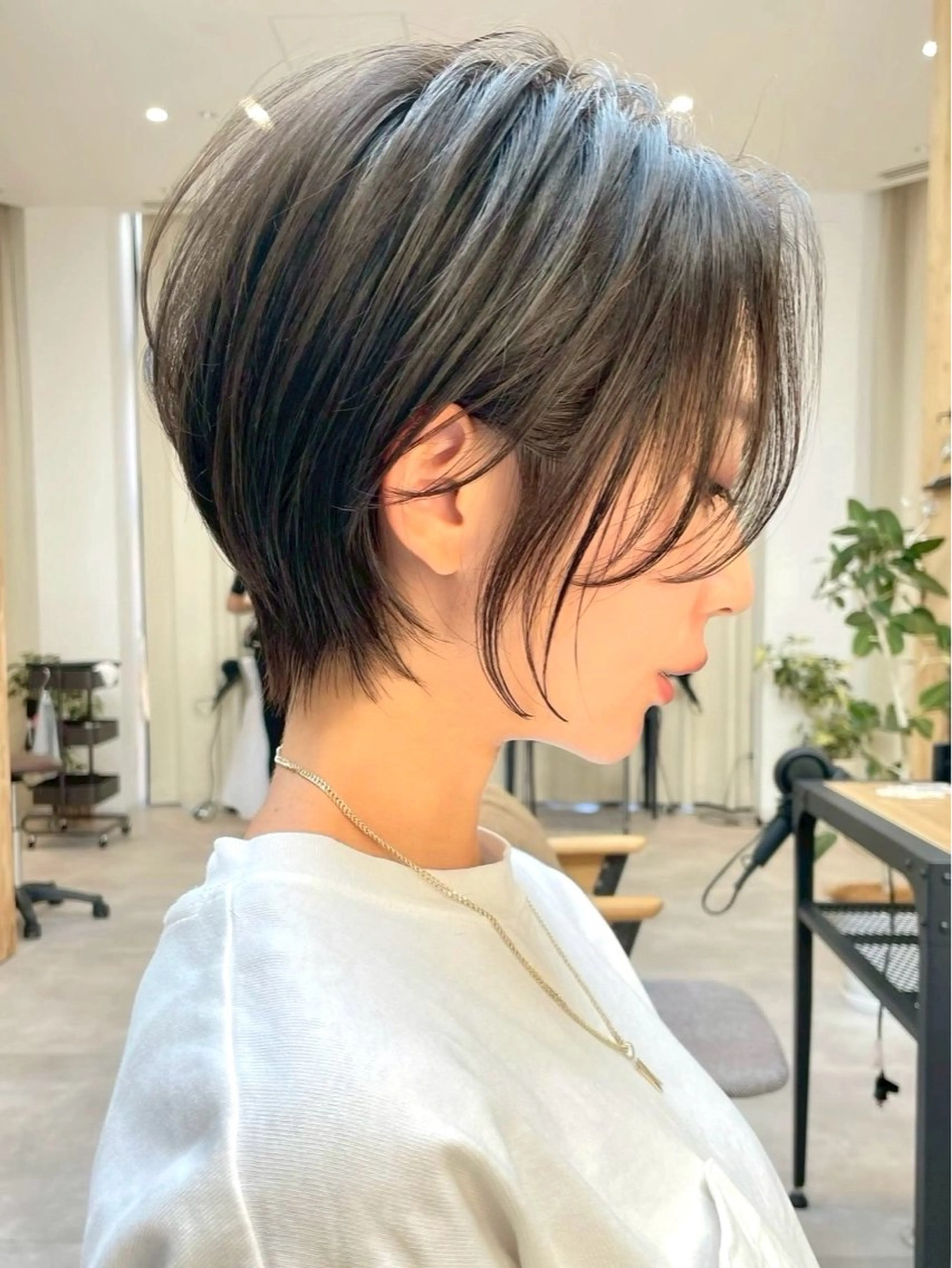 ショート カラー レイヤーカット ショートヘア 西山 友哉のヘアスタイル
