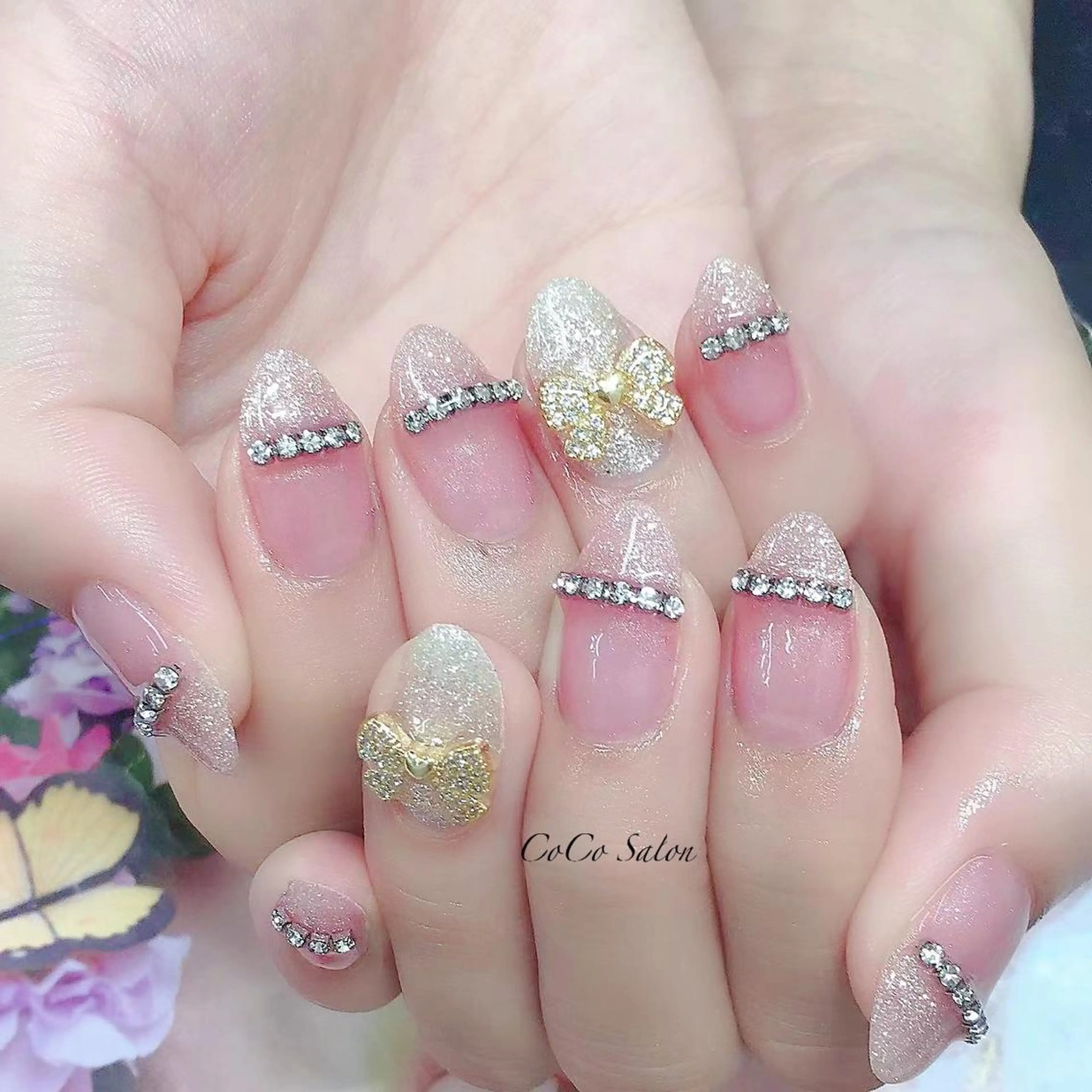 ネイル 長さ出し フレンチネイル ジェルネイル キラキラネイル ラメ(グリッター) ハンドネイル CoCoSalon ネイル/まつ毛予約のネイルデザイン