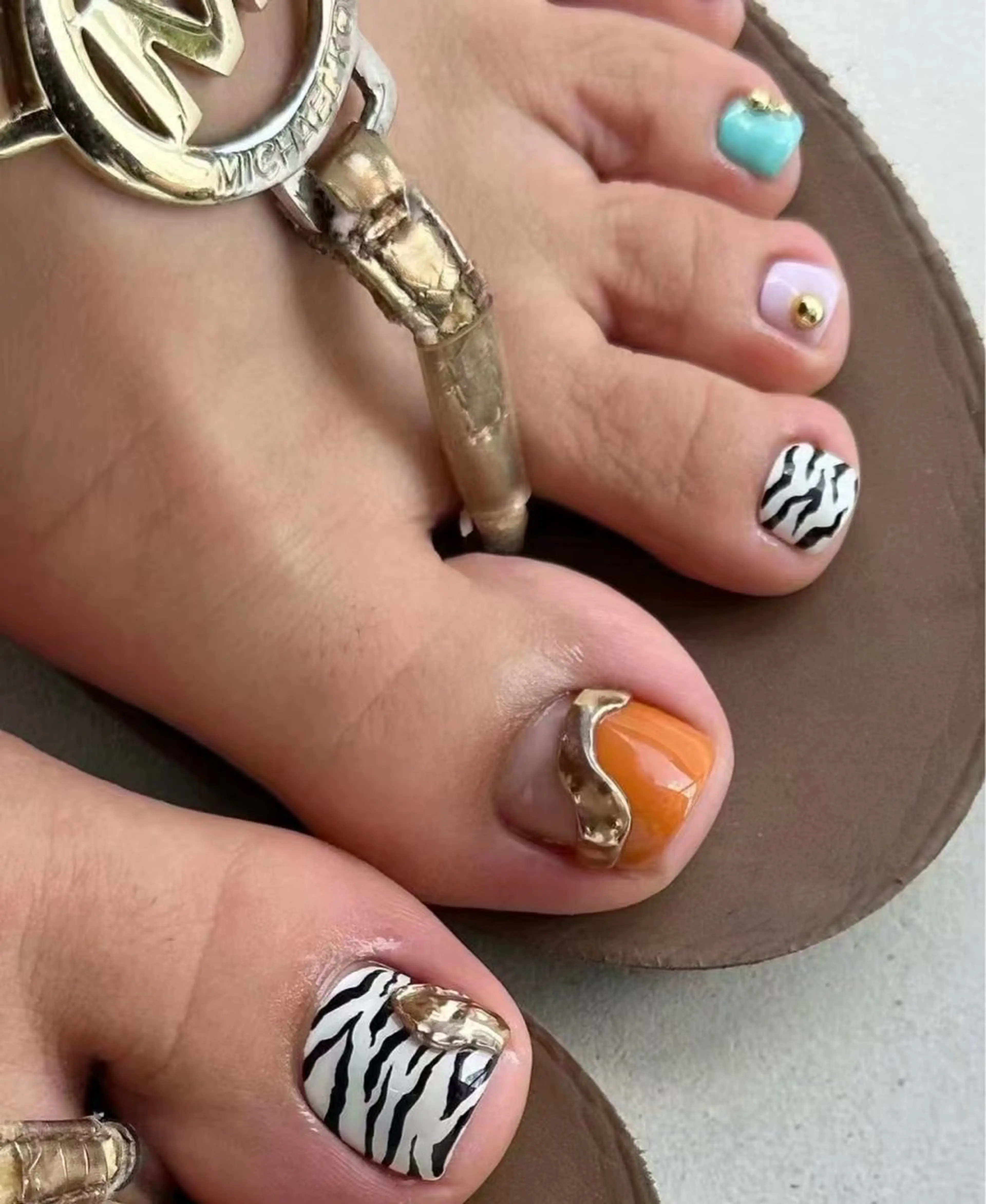 ネイル オーロラネイル フラワーネイル フットネイル フレンチネイル ジェルネイル フットネイル BabyYouMi nailのネイルデザイン