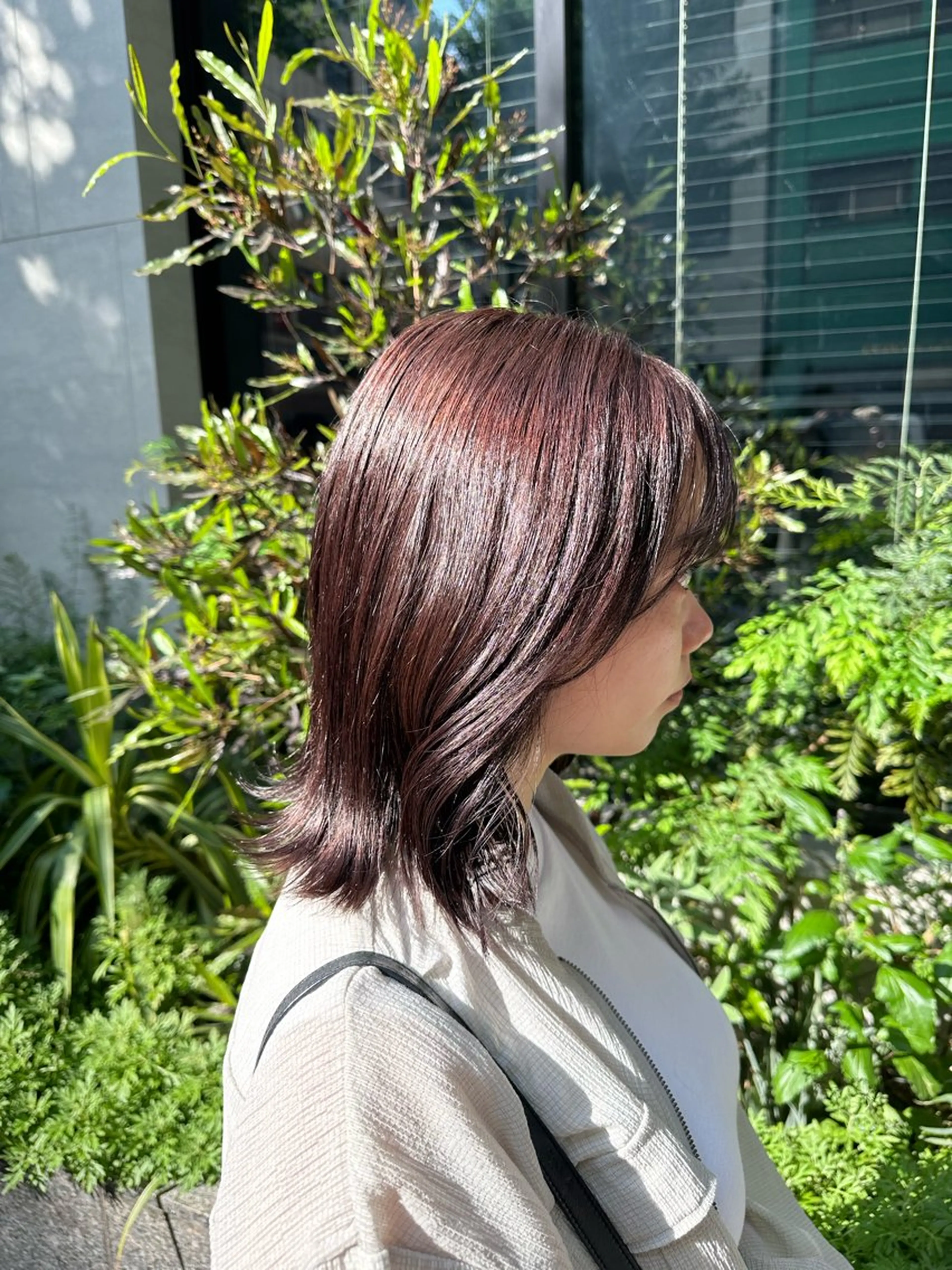 ミディアム カラー タイトボブ個性派カラ ーAKANEのヘアスタイル