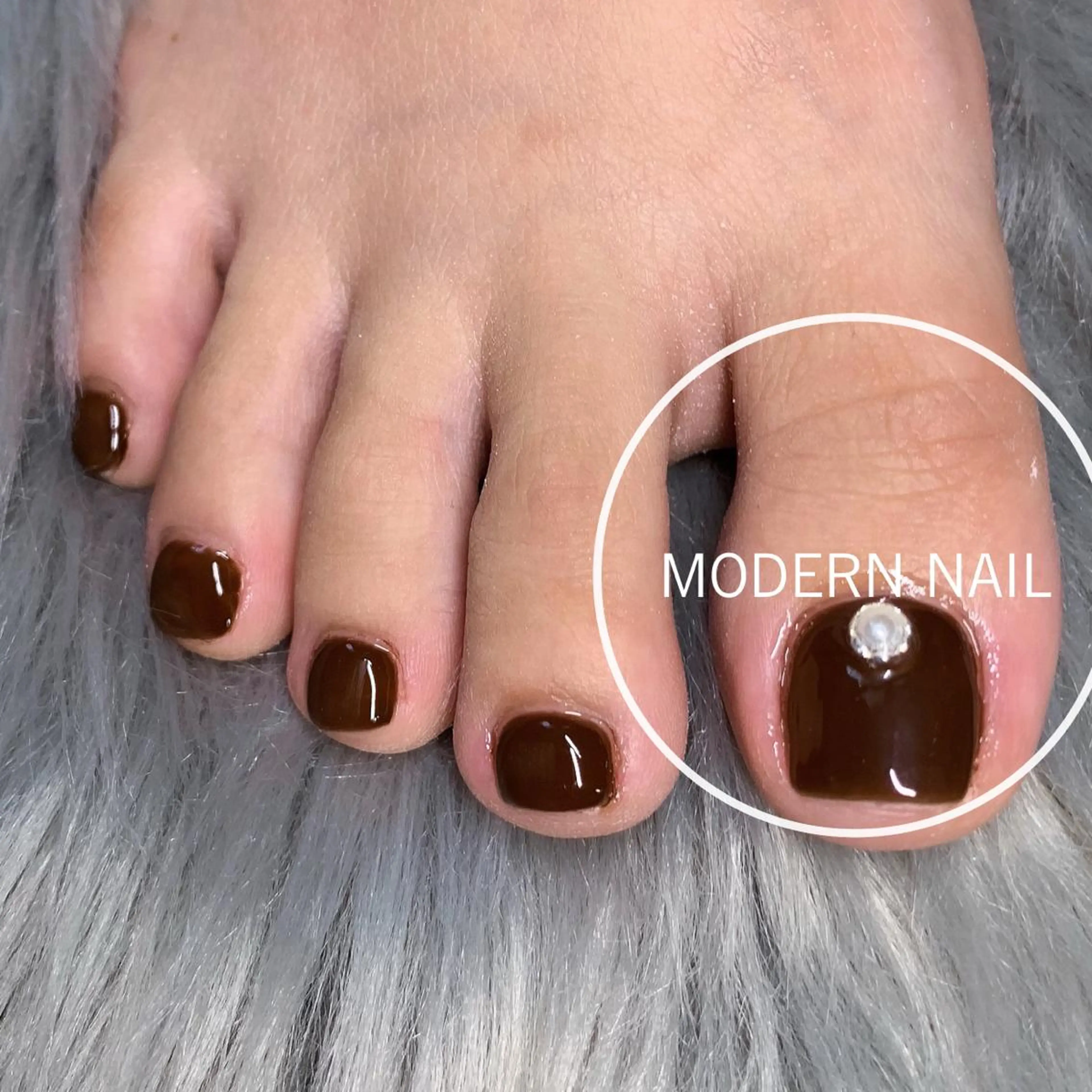 ネイル ブラウン フットネイル ワンカラーネイル ハンドネイル 小川 玲奈のネイルデザイン