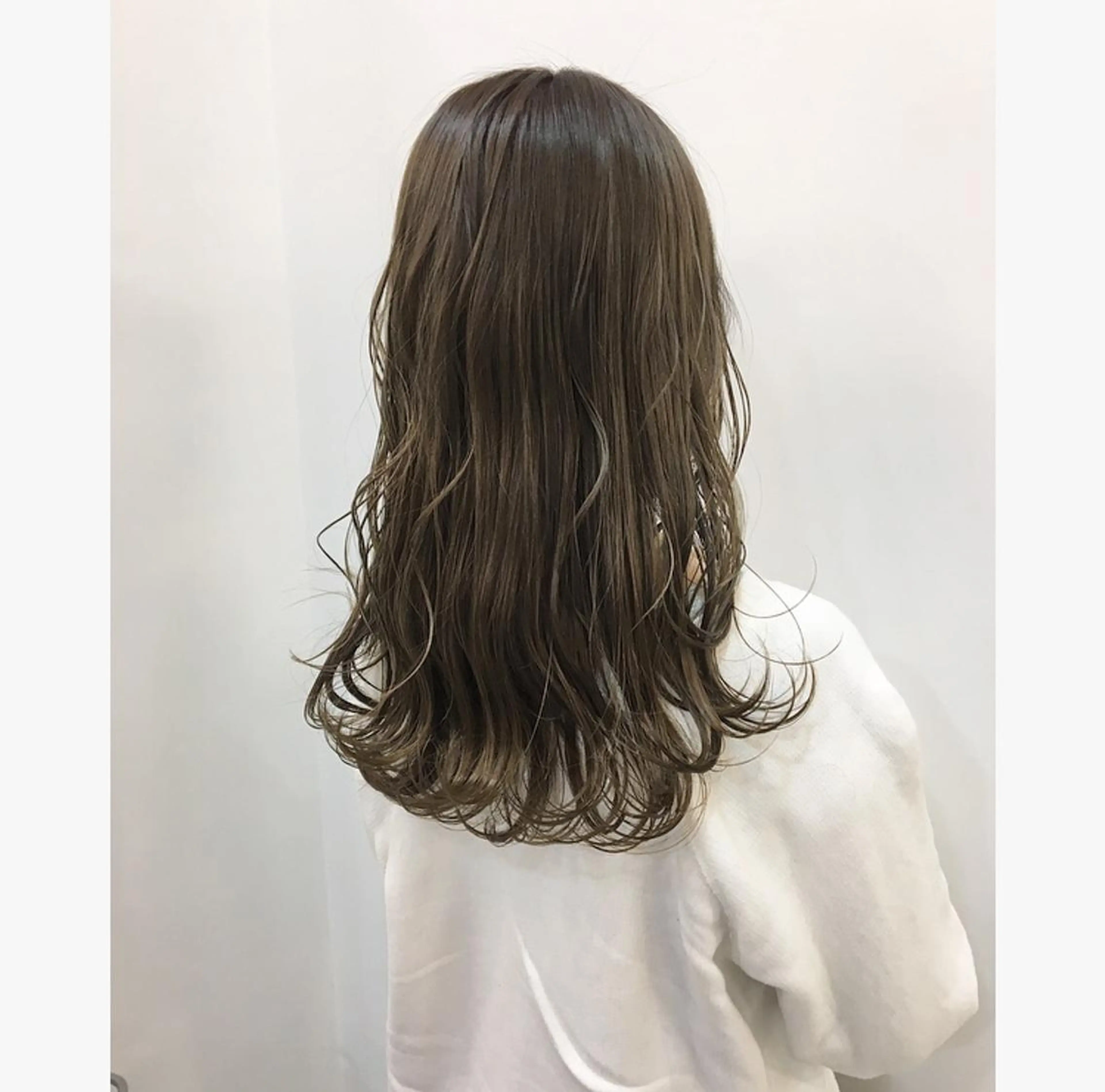 セミロング カラー アッシュ バイオレットカラー ヘアカラー 鈴木 翔梧のヘアスタイル