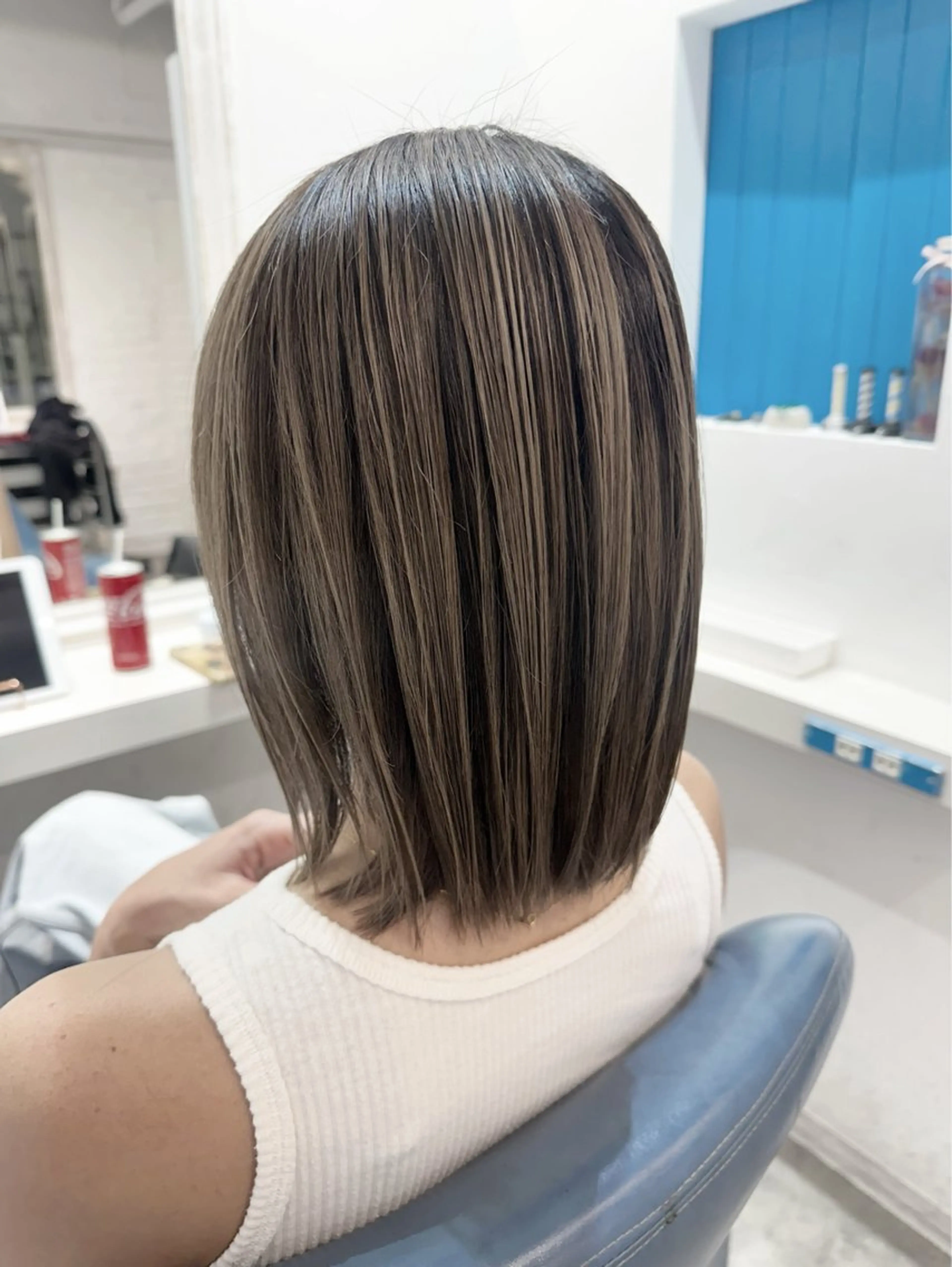 ミディアム カラー バレイヤージュ ブリーチ ハイライトカラー ハイライト レイヤーカット uros.所属・中目黒✂︎店長✂︎ TOMOHIROのヘアスタイル