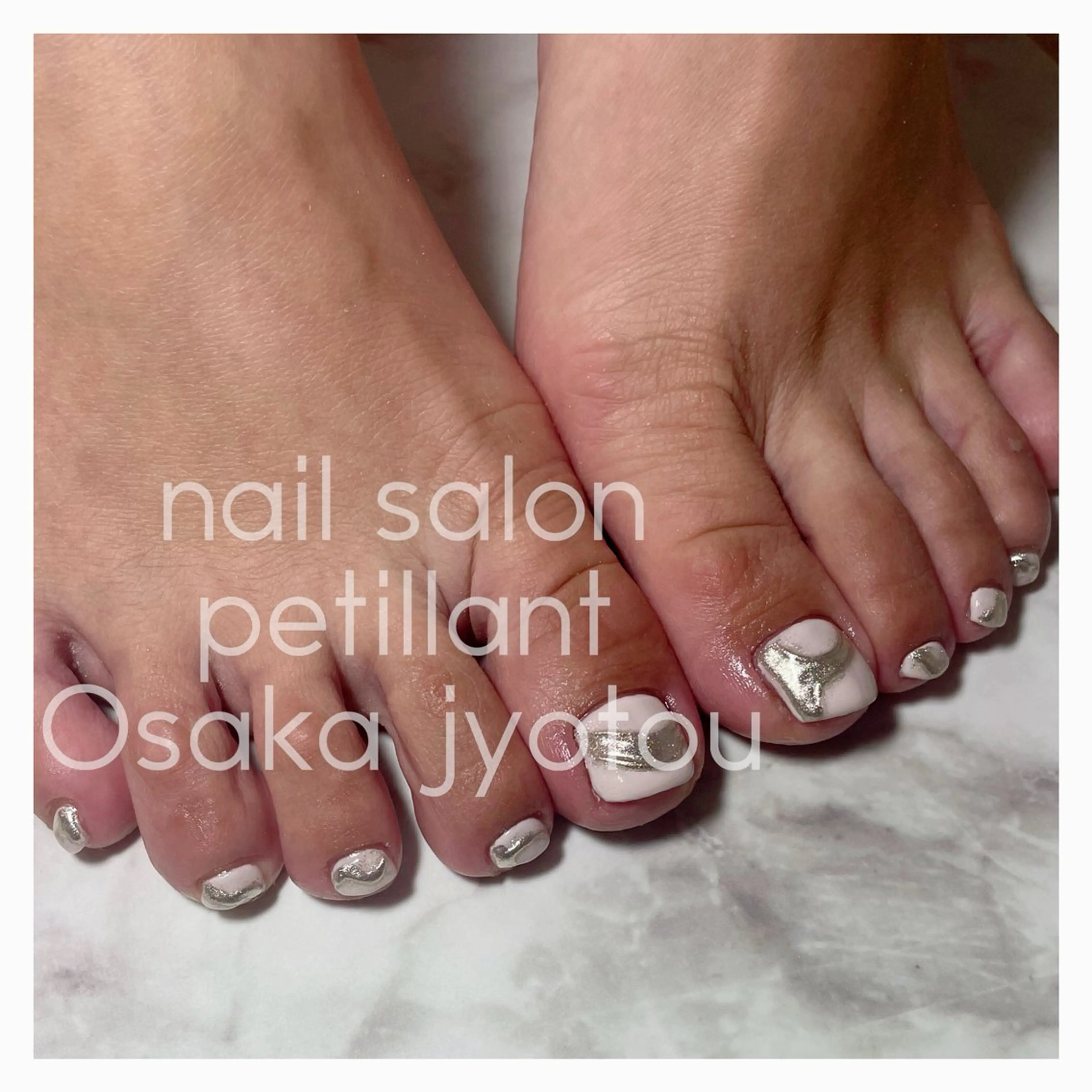 ネイル フットネイル シルバー ホワイト petillant所属・nail salon petillantのネイルデザイン