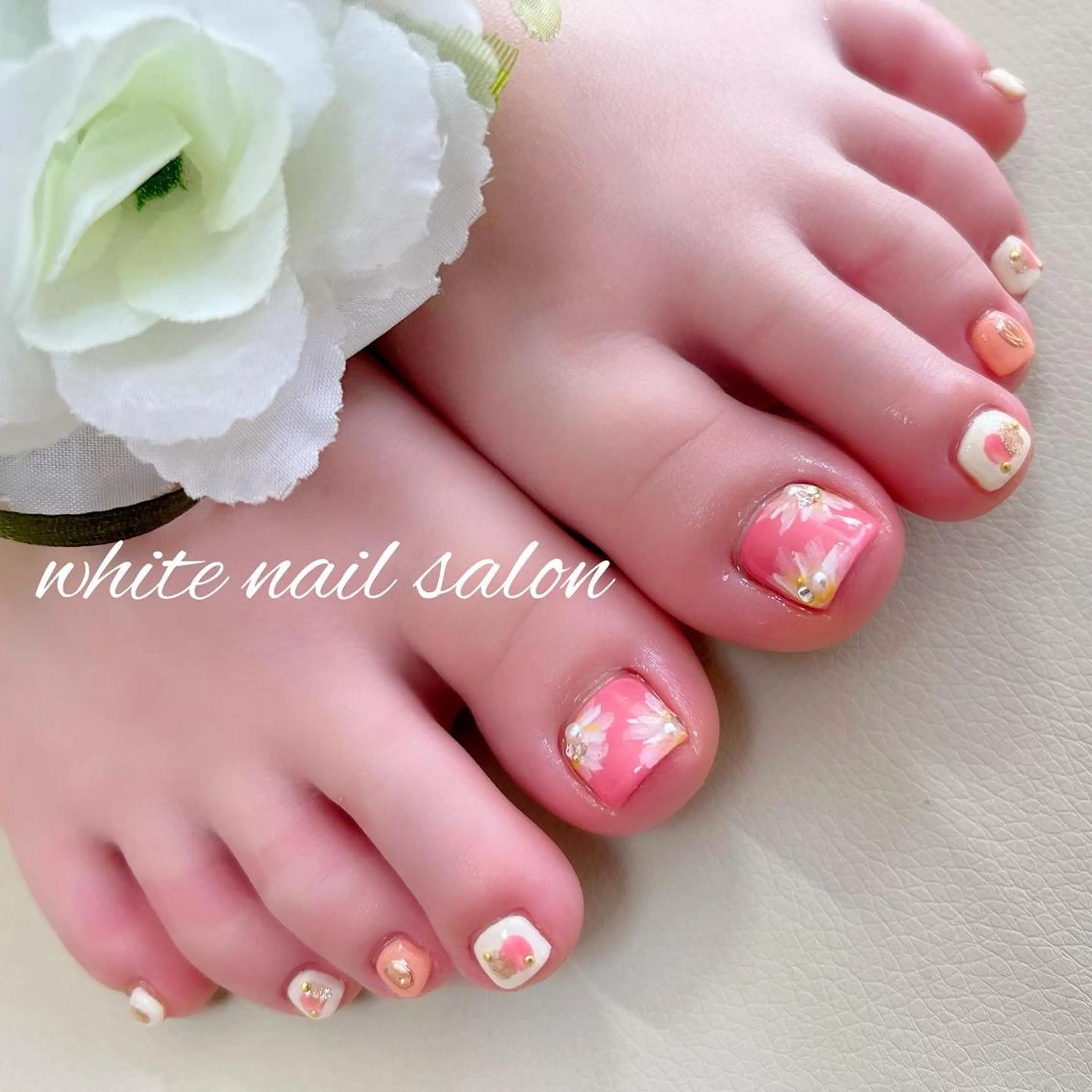 ネイル ジェルネイル ハードジェル ラメ(グリッター) 持ち込み ソフトジェル フットネイル white nail salonのネイルデザイン