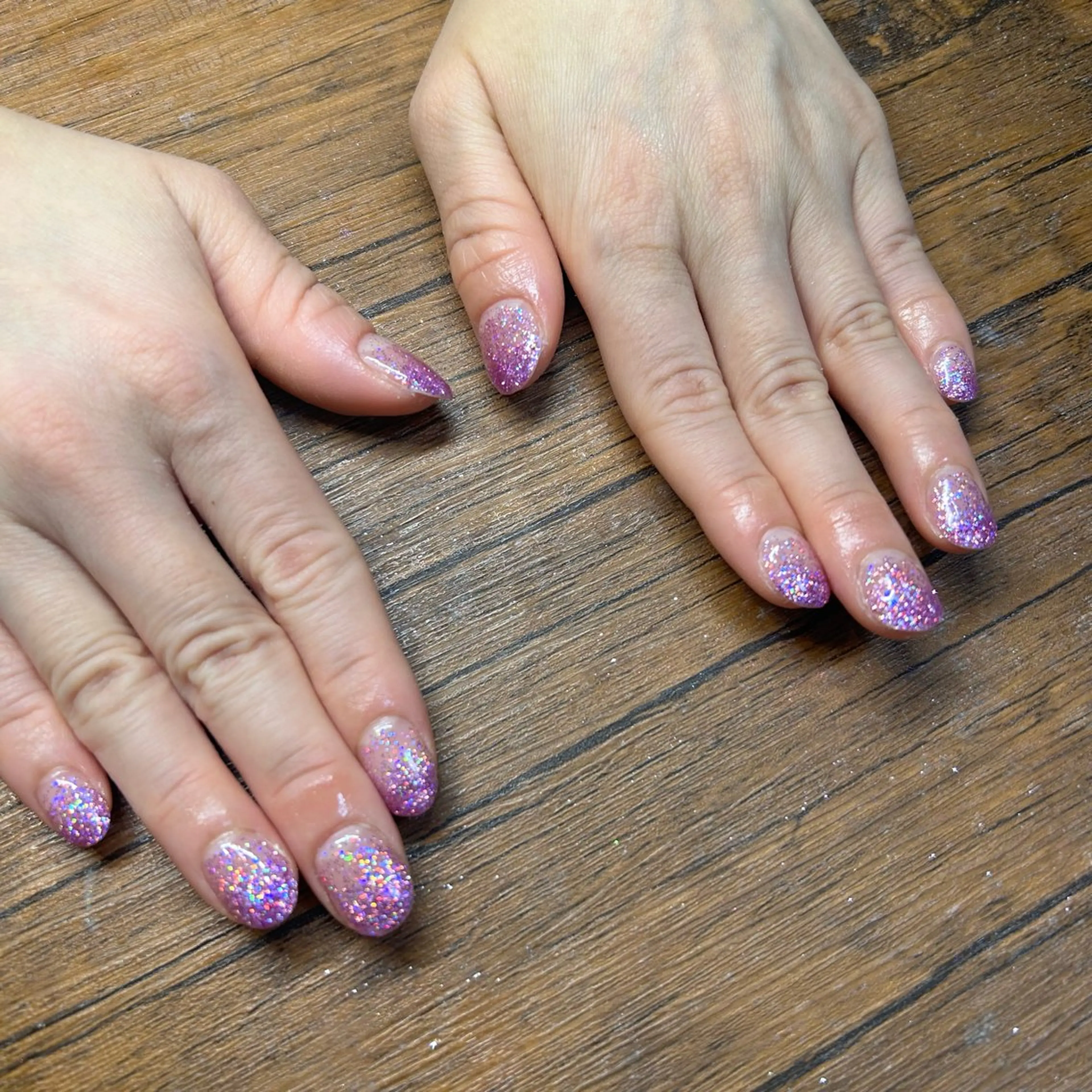 ネイル オーロラネイル グラデーション ラメ(グリッター) ワンカラーネイル ネイルサロンエーナイン琴似店所属・エーナイン琴似店 HARUNAのネイルデザイン