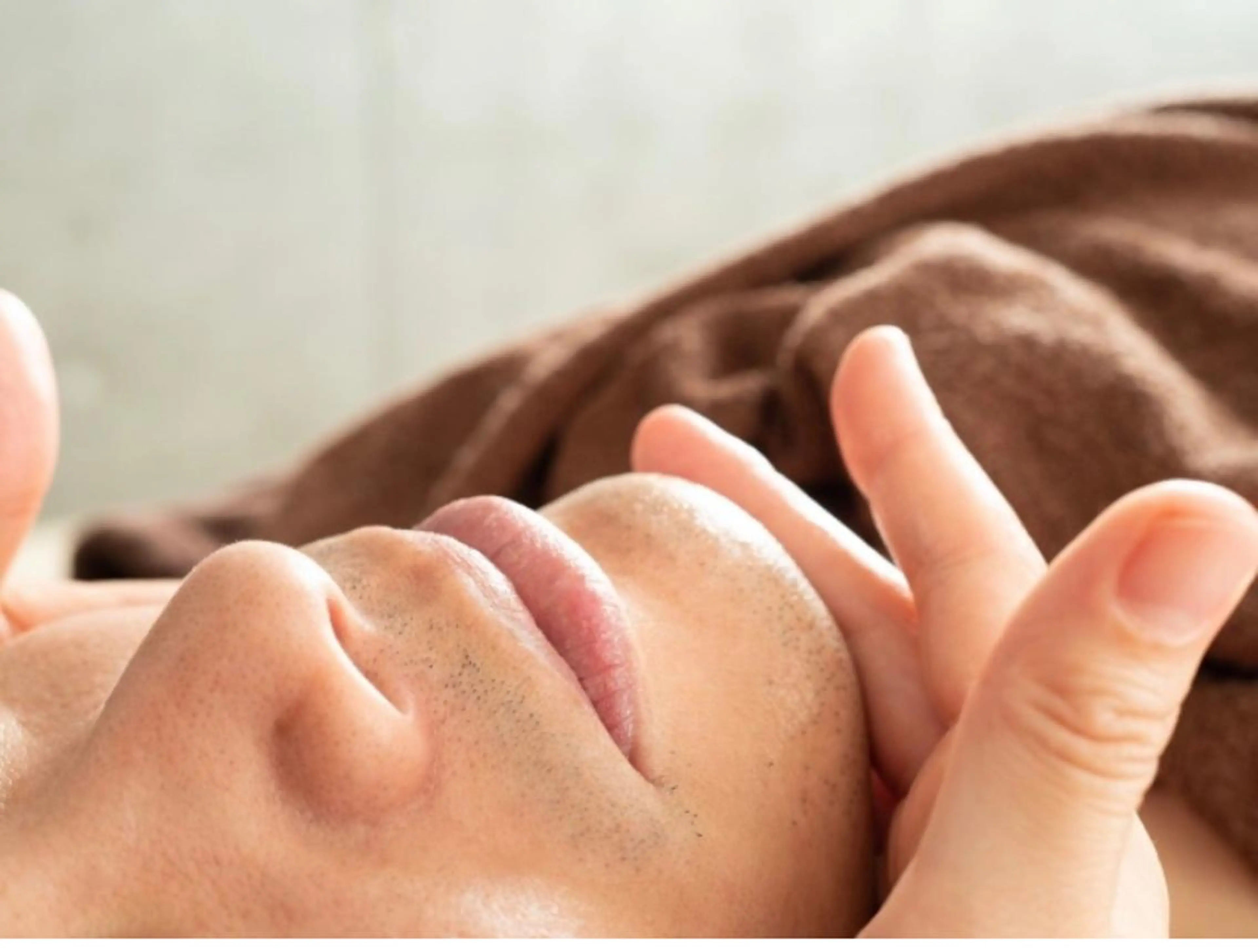 メンズ小顔矯正エステ お試し 4400円！！の写真