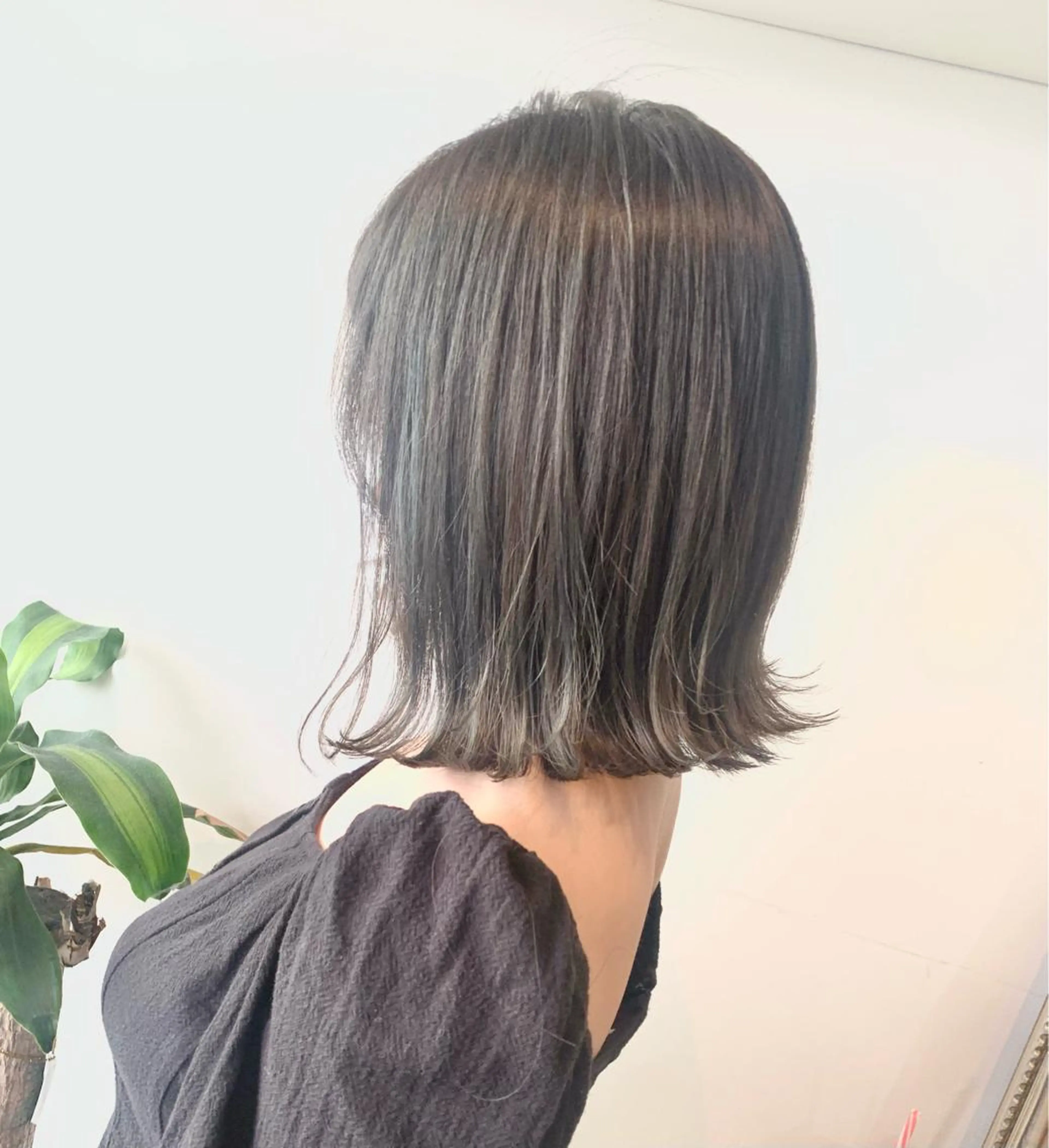 ショート カラー ヘアアレンジ グレージュ オリーブグレージュ オリーブグレー ボブ 外ハネヘア 大宮/山口 竣也のヘアスタイル