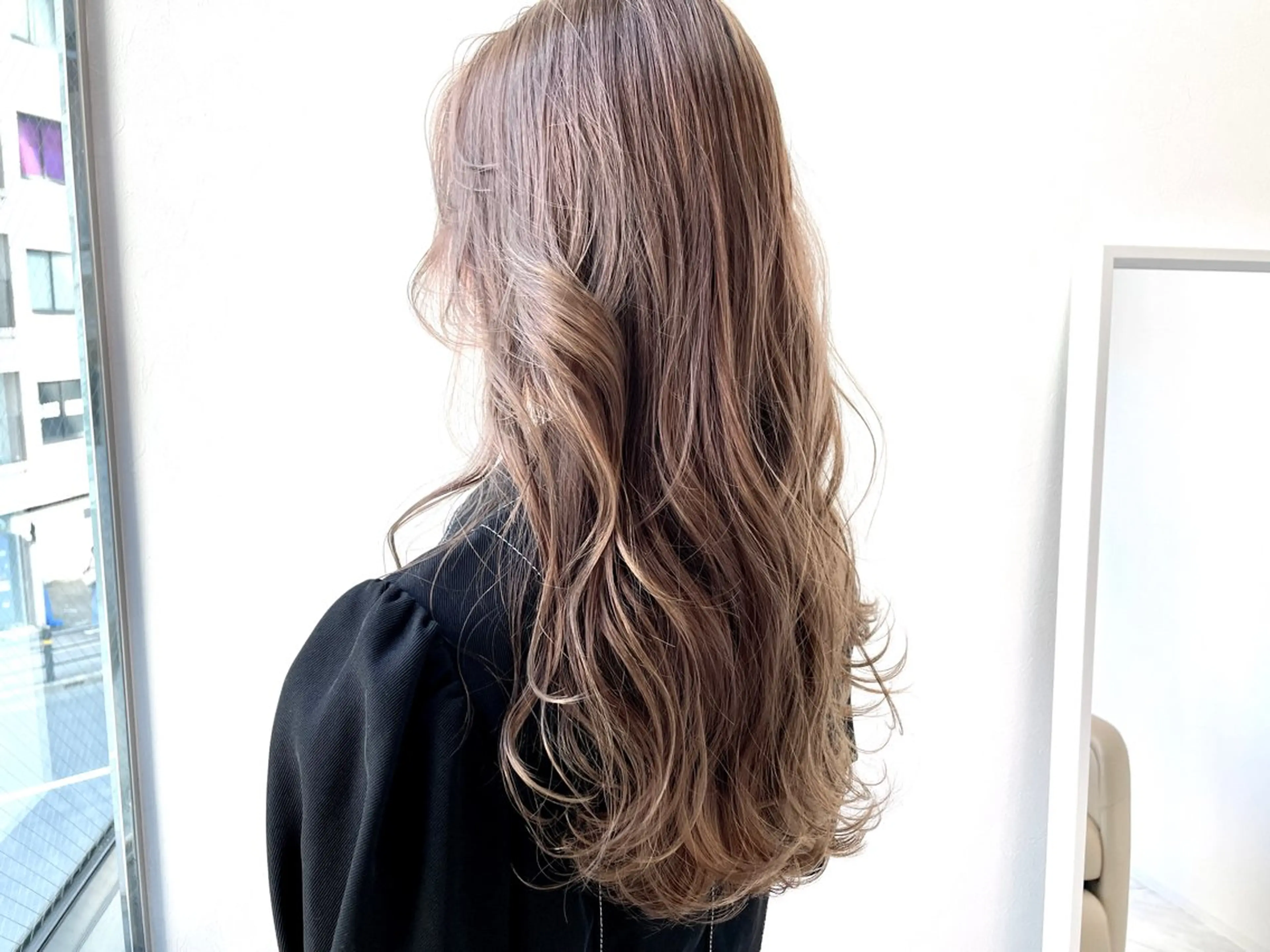 セミロング カラー BARON Beauty所属・illy(イリー) igawaのヘアスタイル