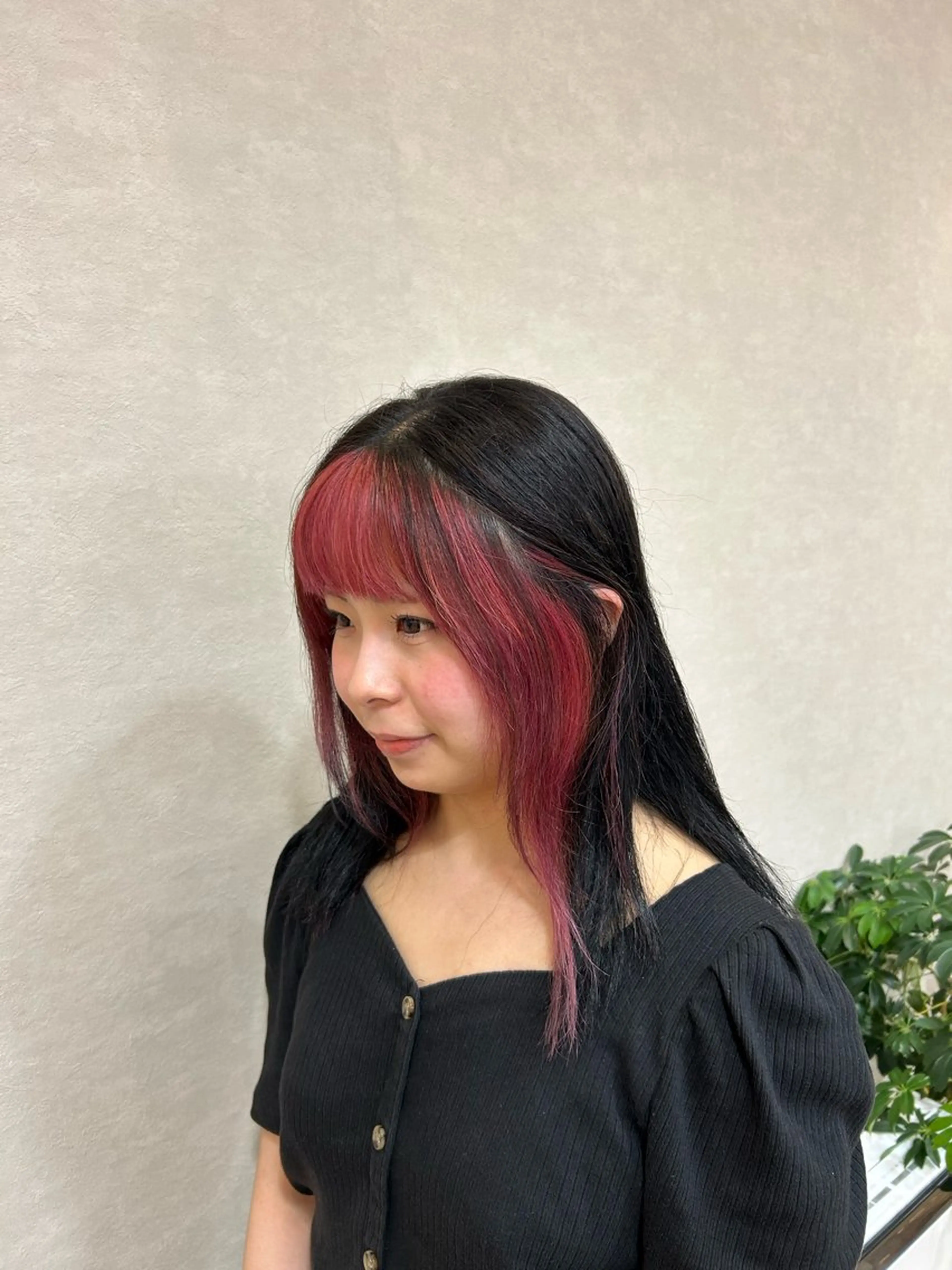 ミディアム カラー ミストバング ブリーチ 顔周りカット 根石 結菜のヘアスタイル