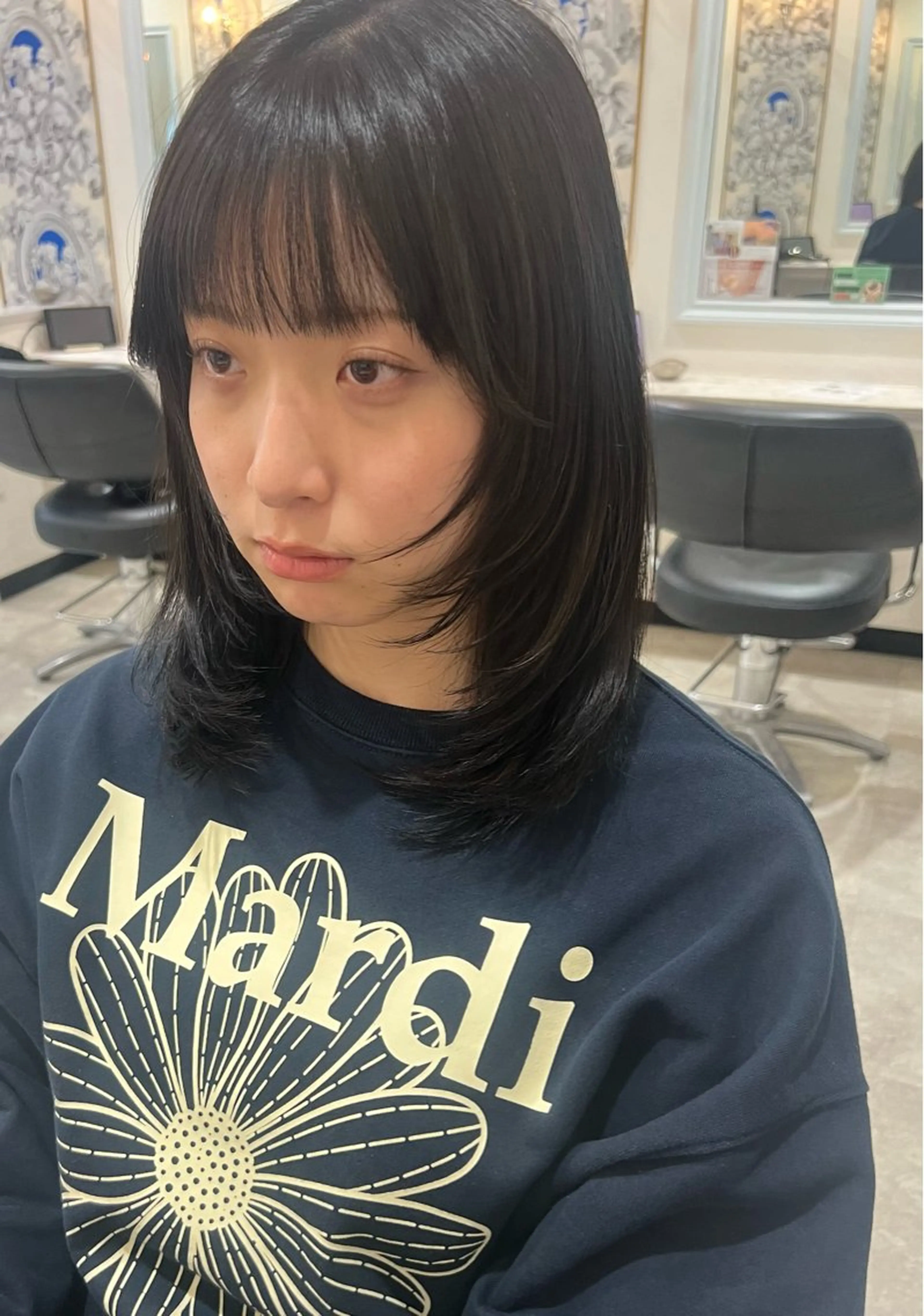 ミディアム 都築 奈未のヘアスタイル