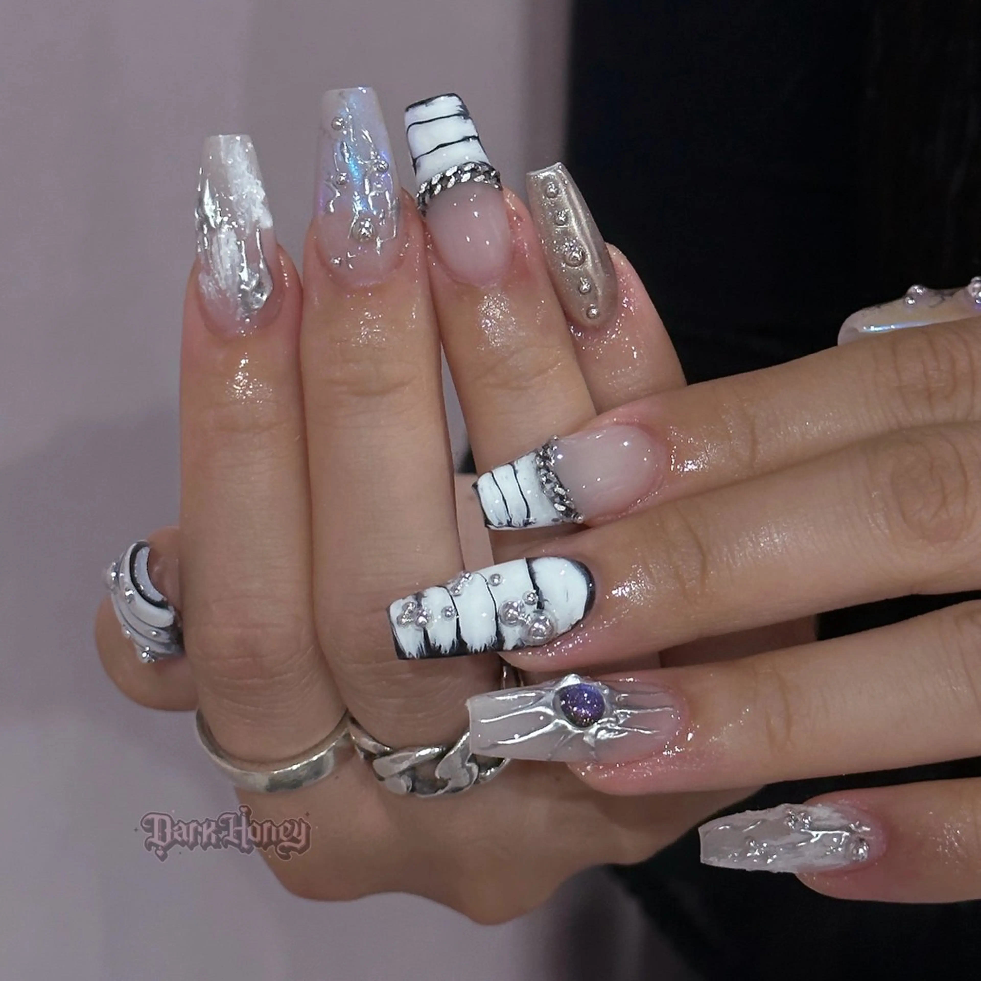 ネイル ハンドネイル Dark honey スカルプ専門原宿店のネイルデザイン