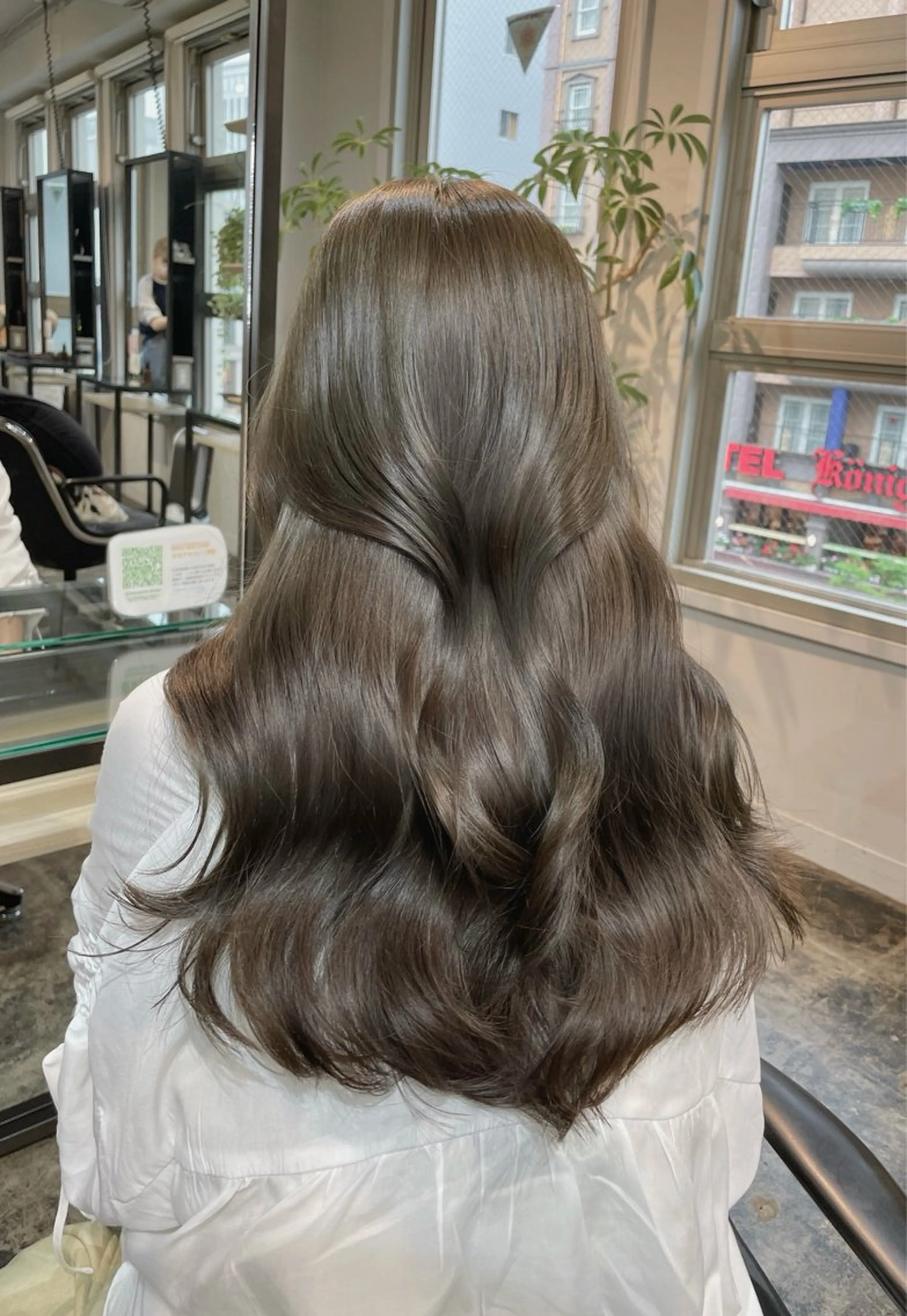 ロング カラー レイヤーカット 元町神戸 國井椋介のヘアスタイル