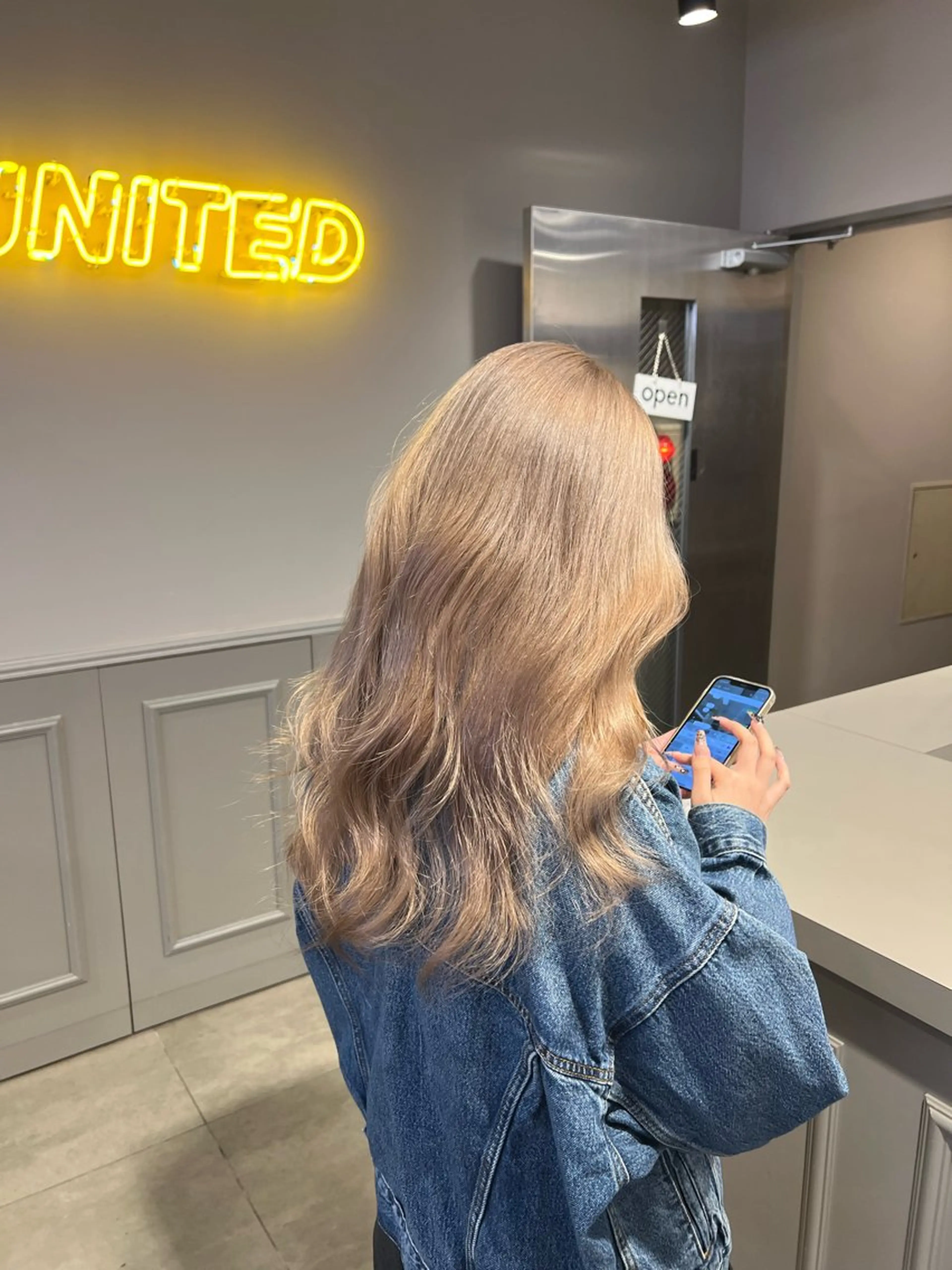 【🤍期間限定特別価格🤍】韓国風カラー🇰🇷🤍ケアブリーチダブルカラー🤍レイヤーカット+髪質改善トリートメントの写真