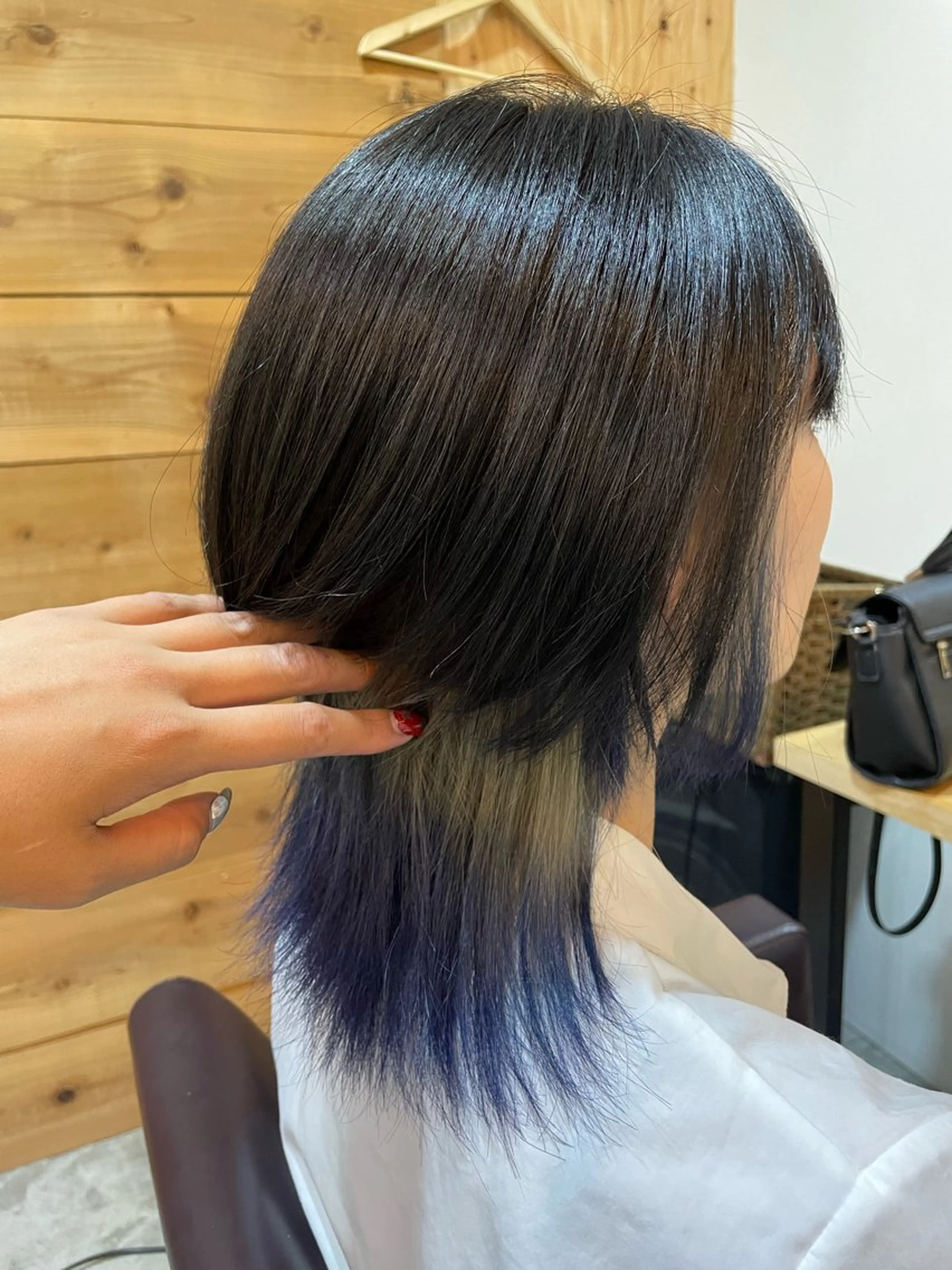 ミディアム カラー ブリーチ ブルーカラー グレージュ 艶カラー/ハイトーン Anjuのヘアスタイル