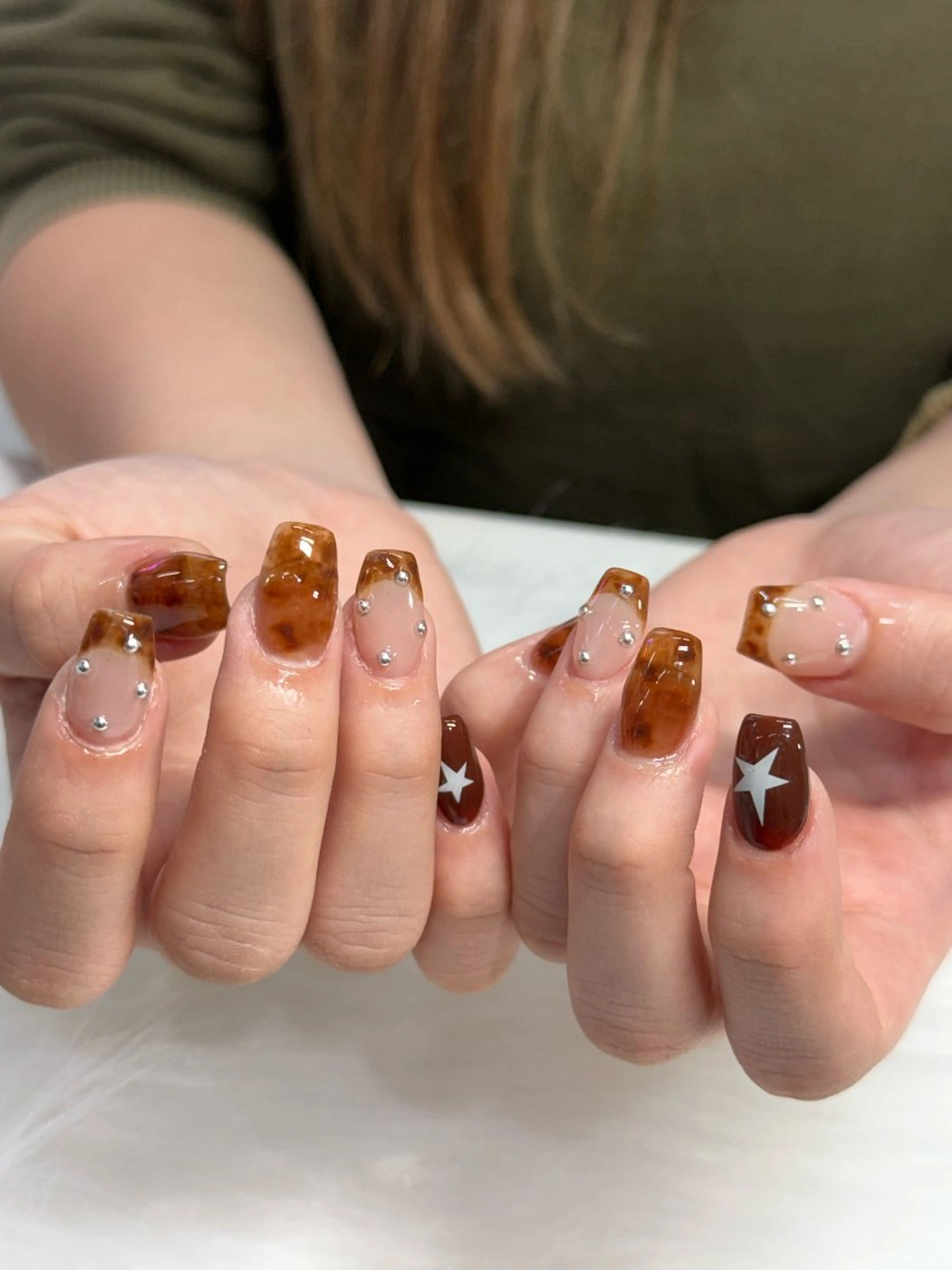 ネイル ブラウン ニュアンスネイル ハンドネイル WOLTOKYO渋谷 yunaのネイルデザイン