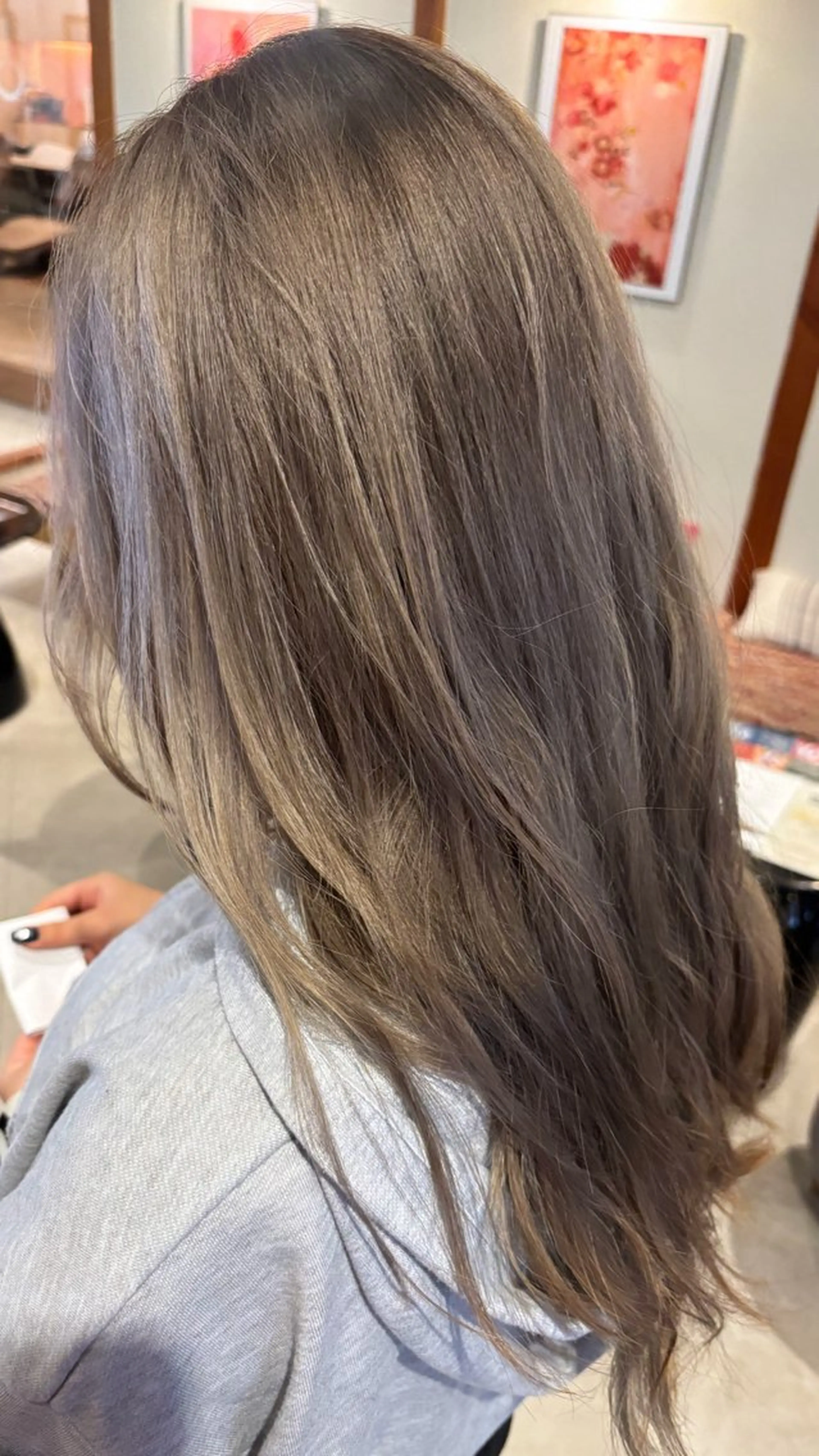 ロング カラー ベージュカラー ブリーチ ミルクティーベージュ カット ヘアカラー トリートメント Jill franc ＿ ayanoのヘアスタイル