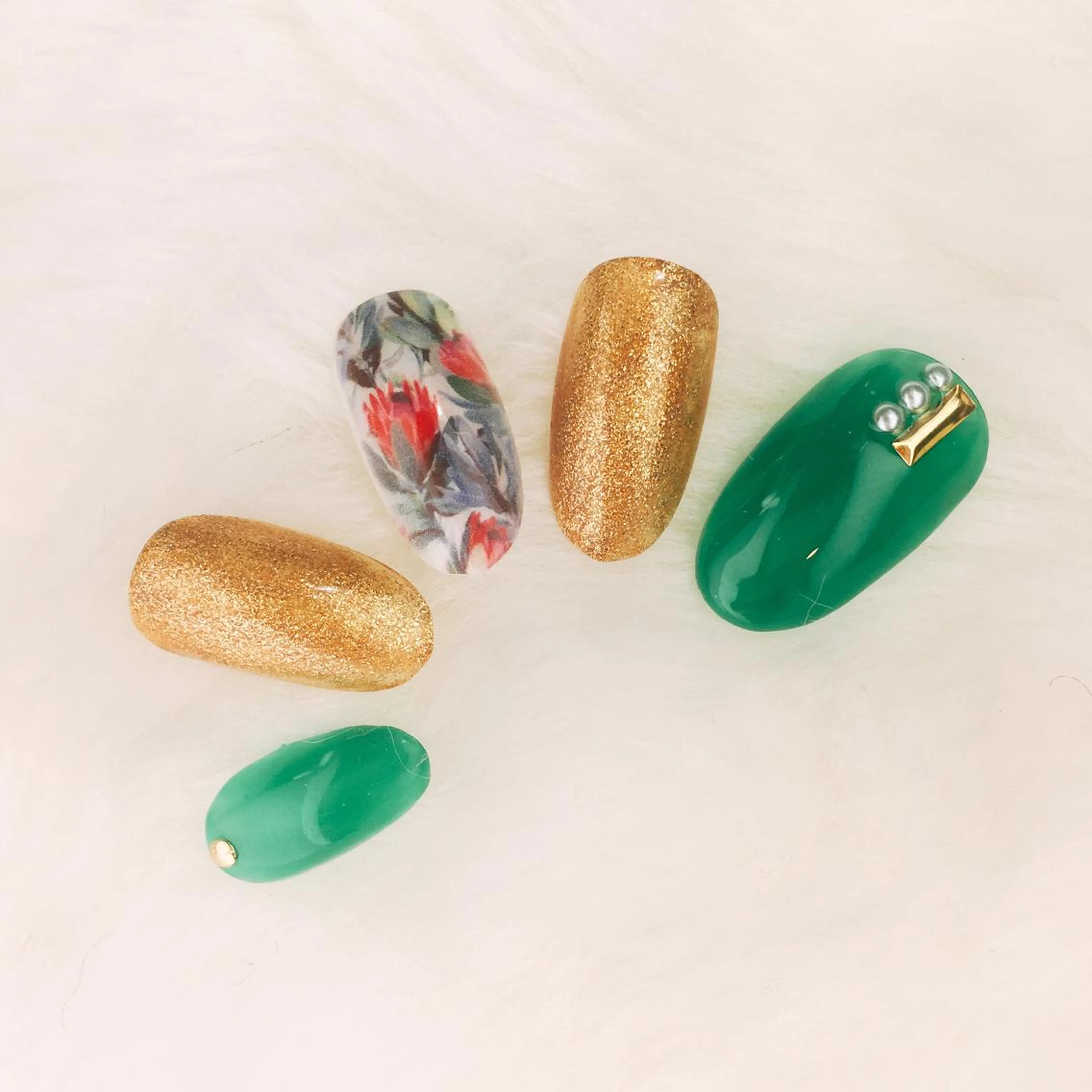 ネイル nail salon Emi la beaute 心斎橋店所属・坪野 めぐみのネイルデザイン