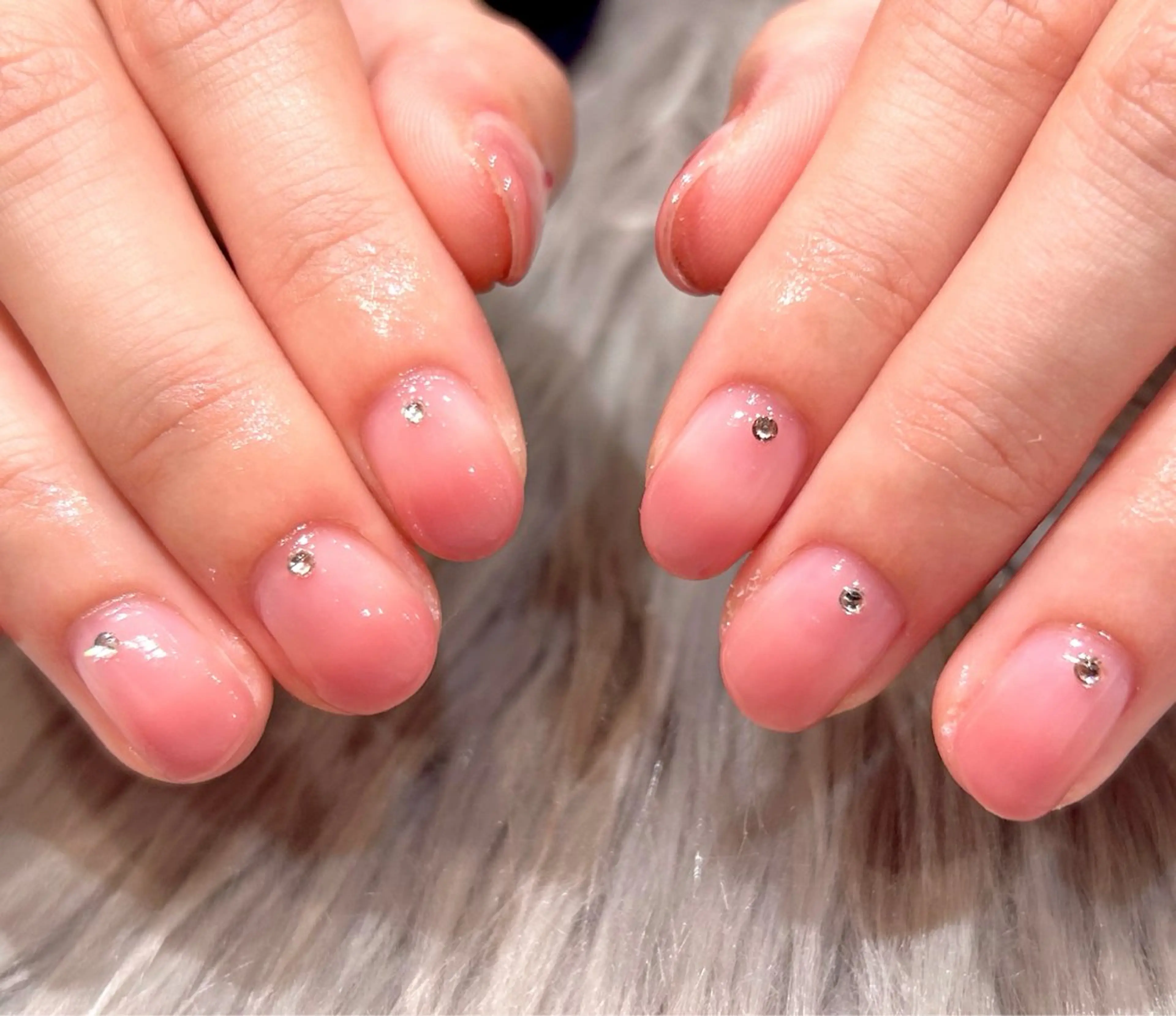 ネイル グラデーション ピンク ハンドネイル yuzuka 🍀🖤のネイルデザイン