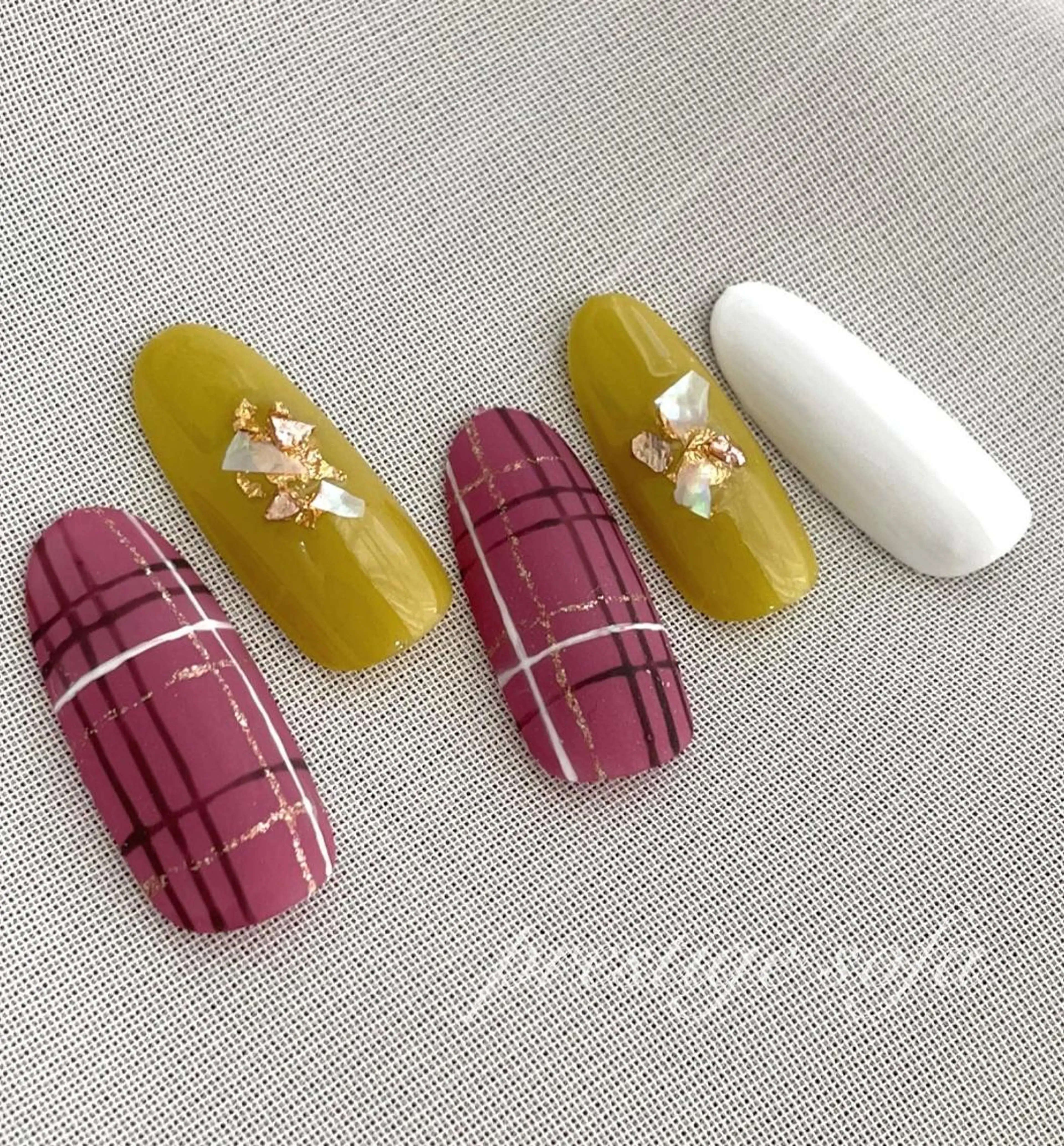 ネイル マツエク・マツパ まつげパーマ ボリュームラッシュ ジェルネイル ニュアンスネイル パラジェル ハンドネイル 髙橋 敦子のネイルデザイン