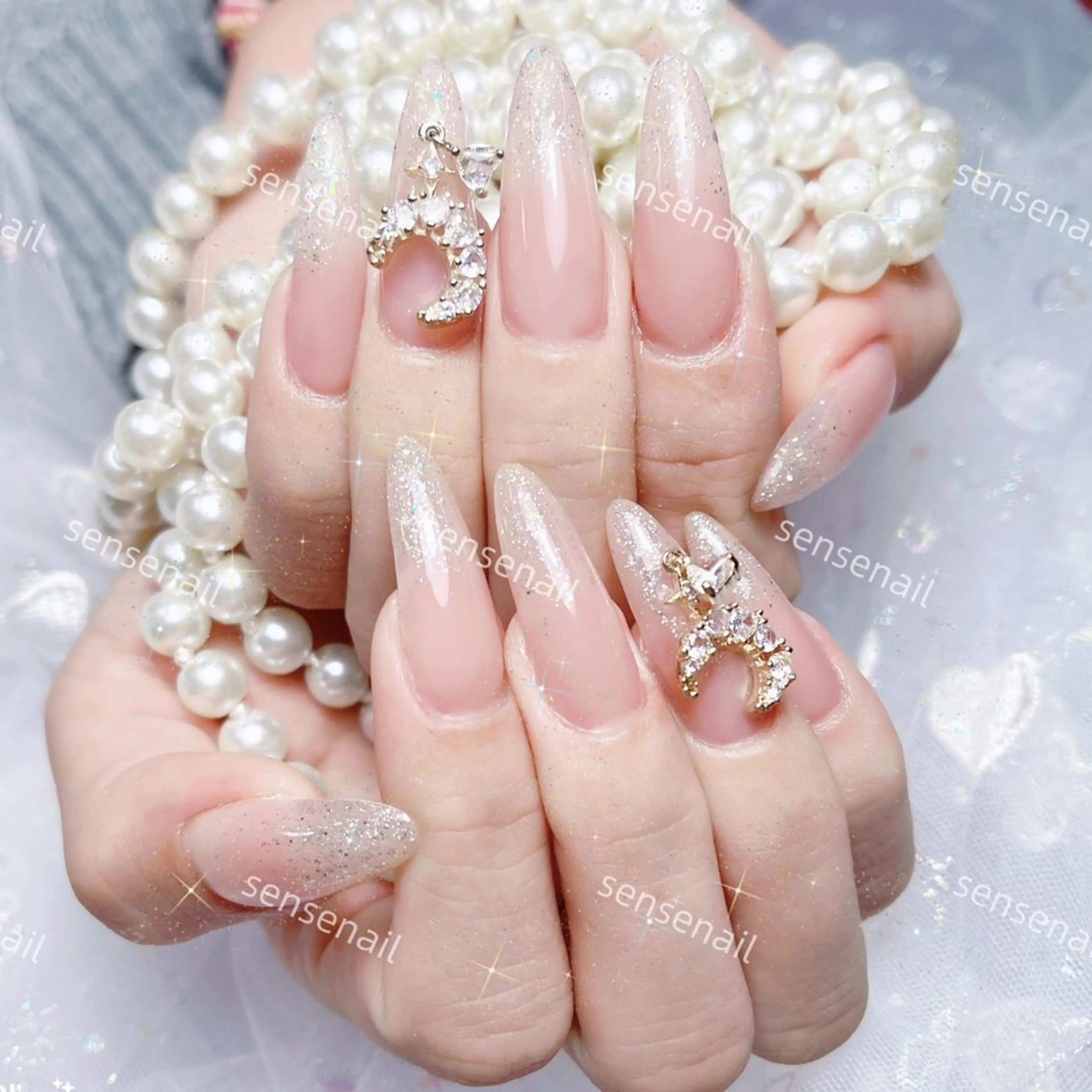 ネイル Queening 🦋のネイルデザイン