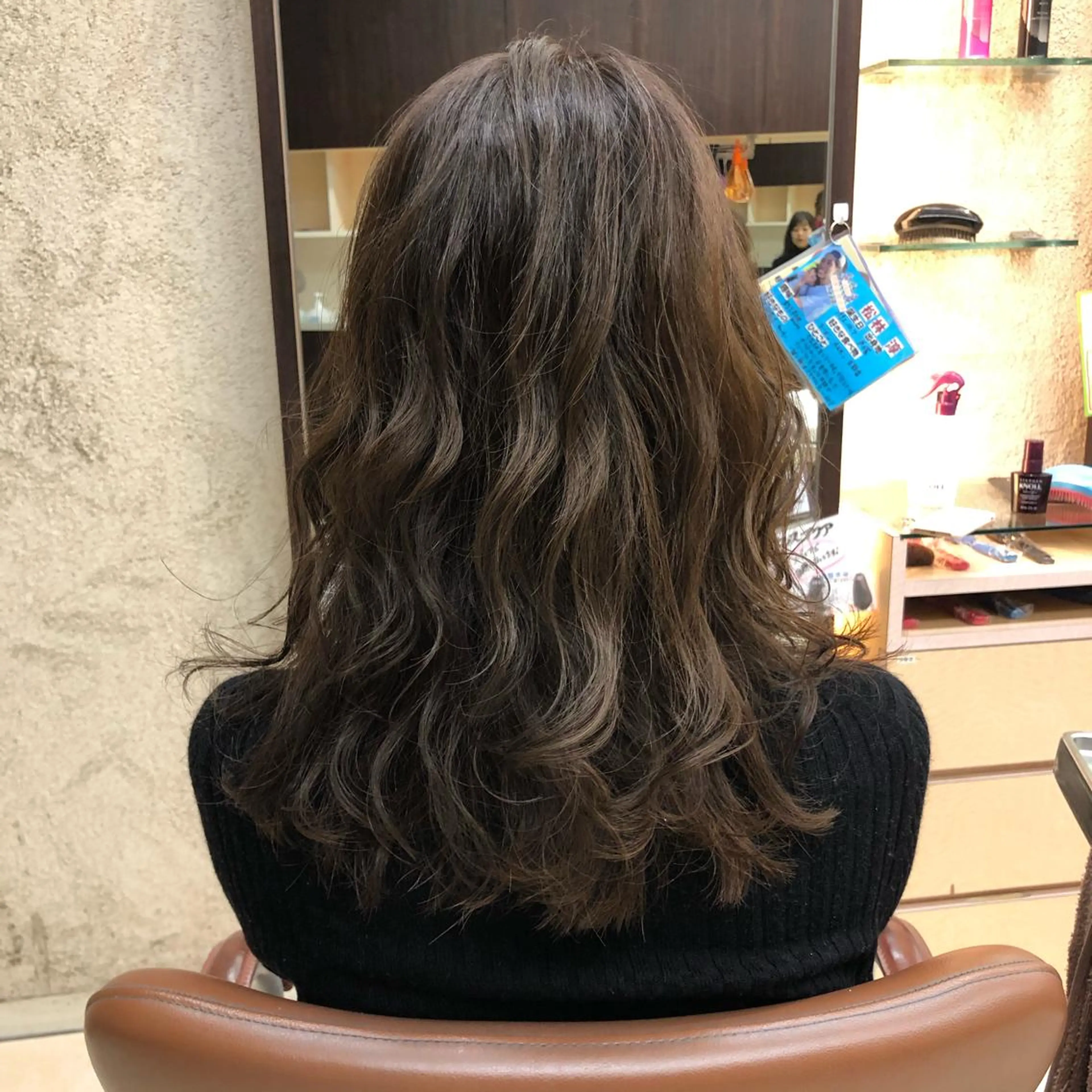 セミロング カラー Minami .のヘアスタイル