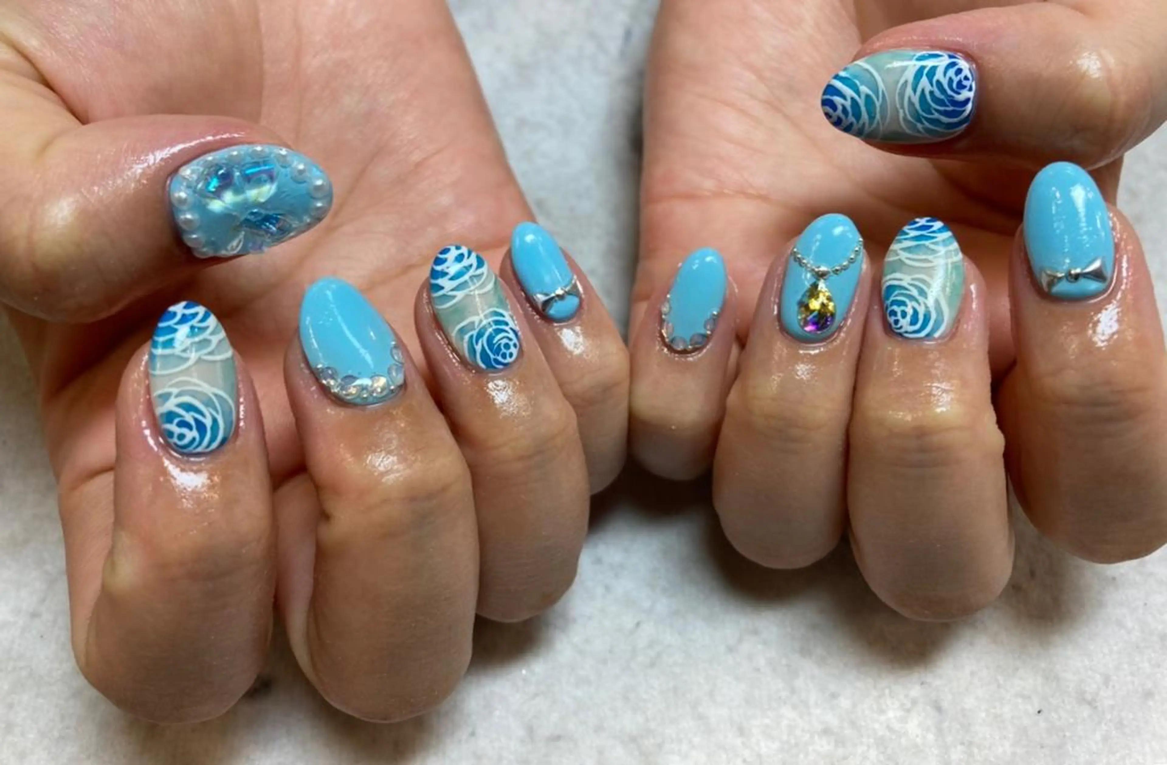 ネイル ネイルリボン 受付スタッフのネイルデザイン