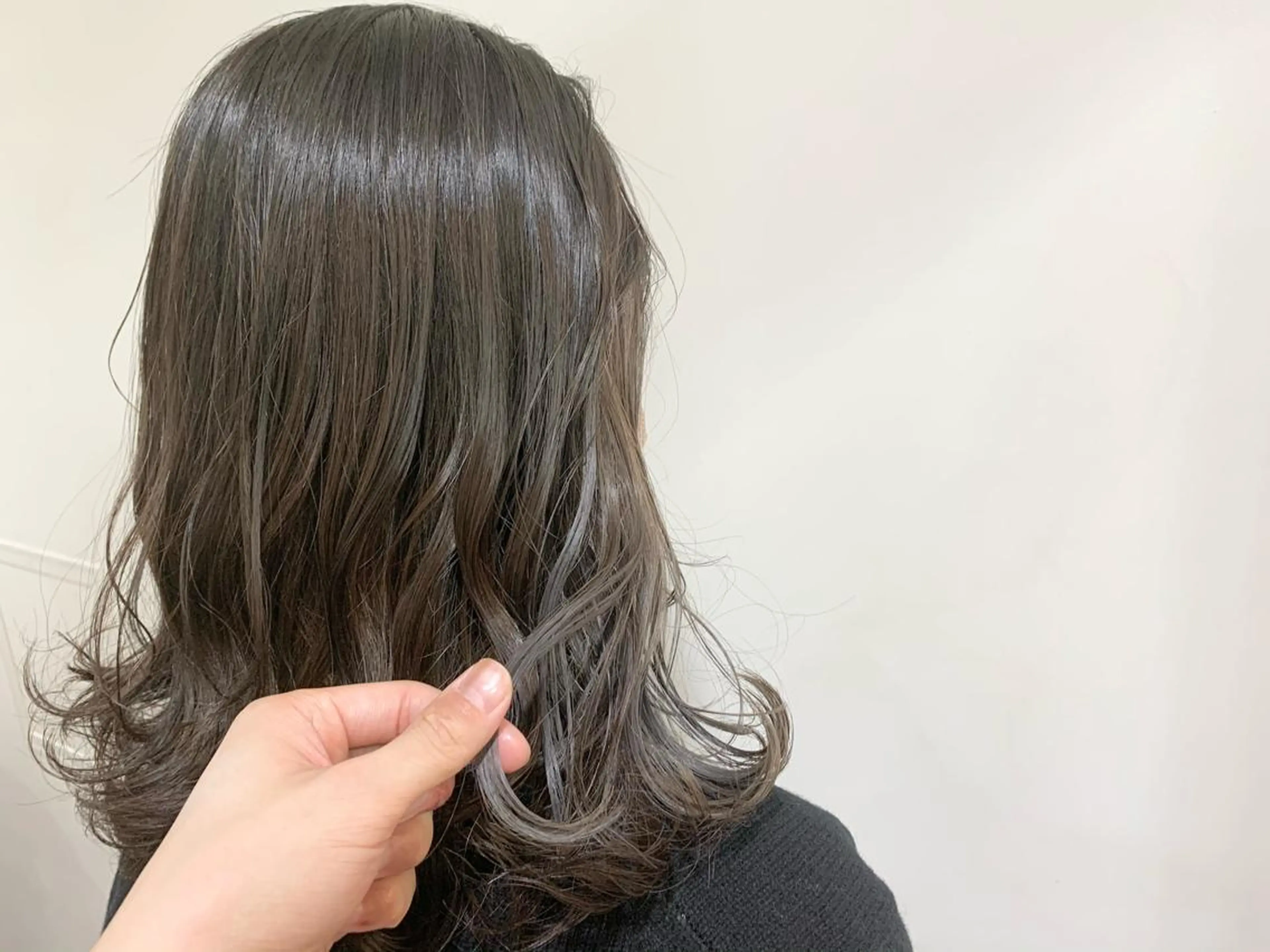 セミロング カラー シルバー 竹内 康浩のヘアスタイル